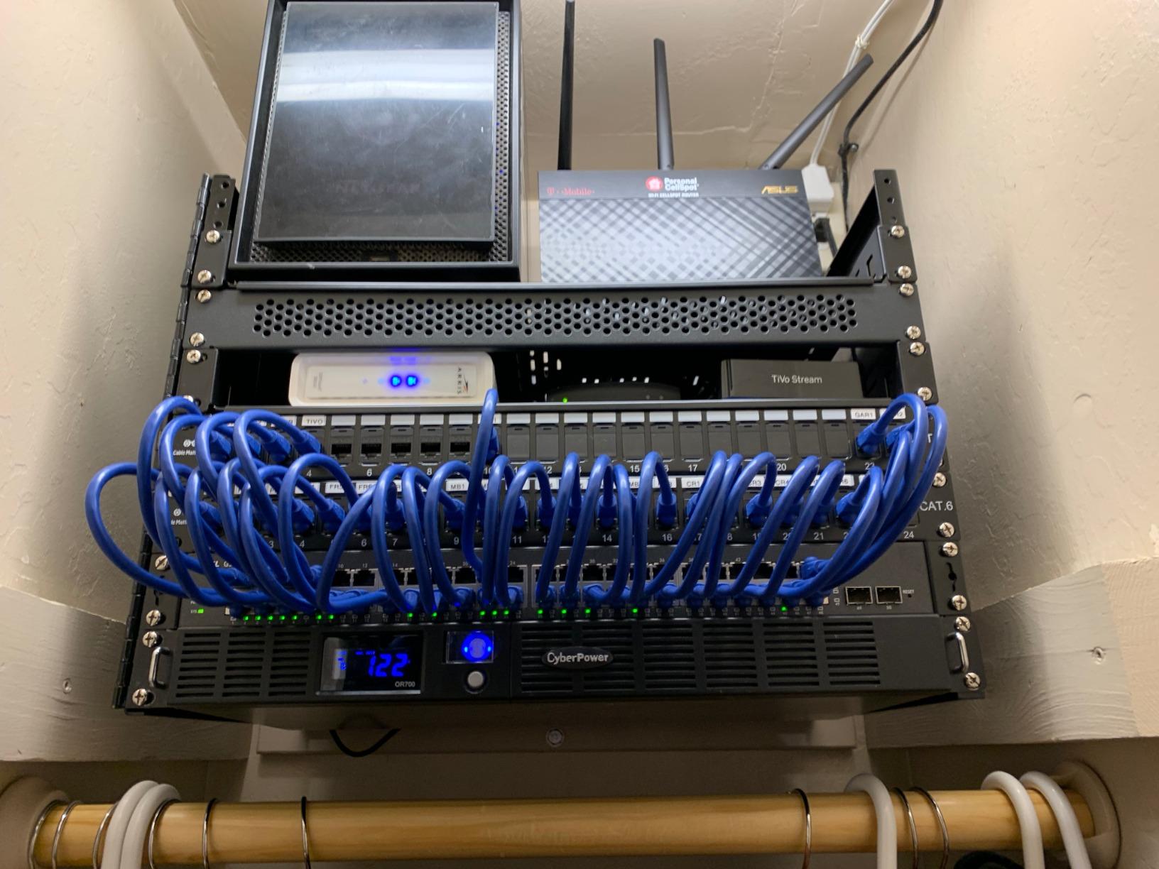 Cable Matters Rackmount or Wall Mount 1U 24 Port Keystone Patch Panel with Cable Management and Support Bar, 19-inch Blank Patch Panel for Keystone Jacks customer photo 1