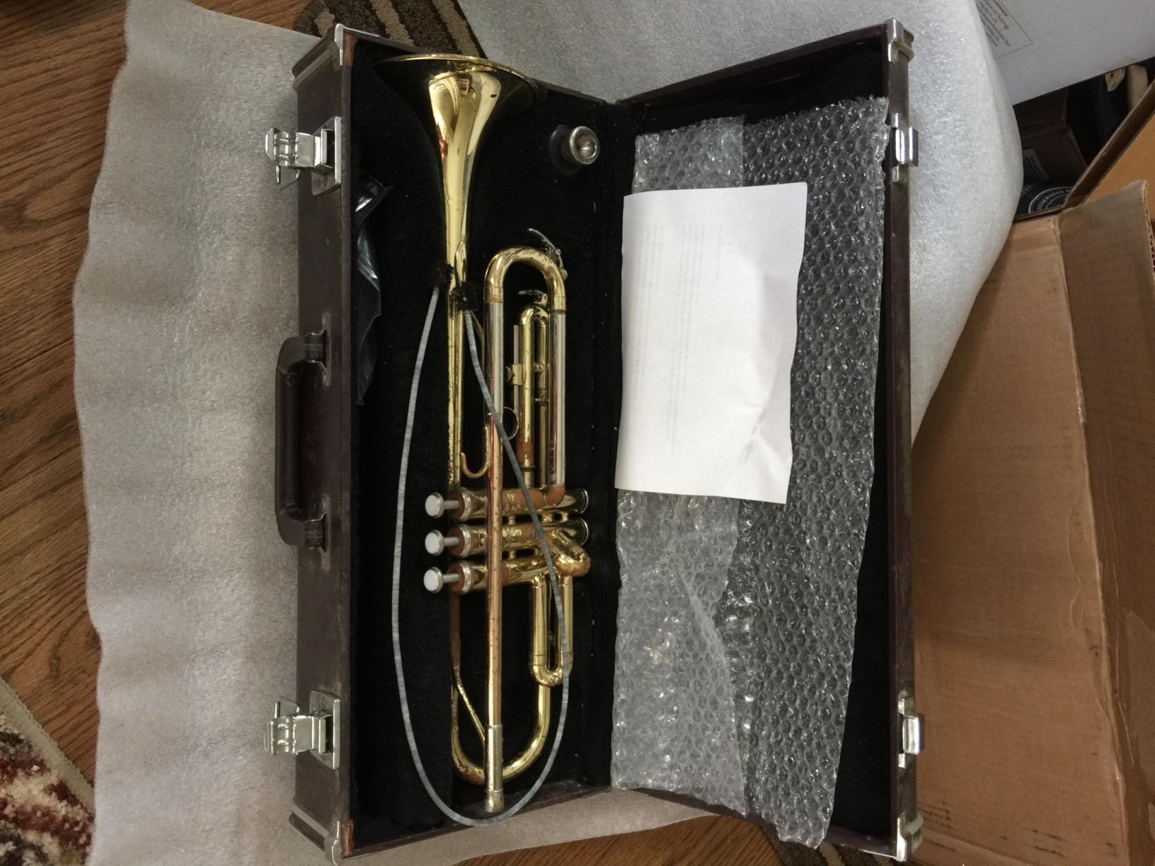 Yamaha YTR-2330 Student Bb Trumpet - Gold Lacquer customer photo 2