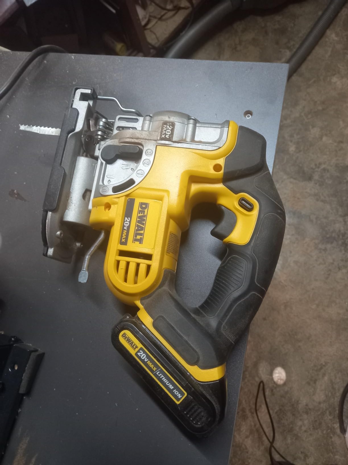 DEWALT 20V MAX Jig Saw, Tool Only (DCS331B) customer photo 1