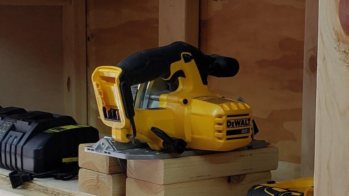 DEWALT 20V MAX Circular Saw, Cordless Sidewinder Style Portable, 6-1/2-Inch Blade, 5150 RPM, 0-50 Degree Bevel Capability, Battery Not Included (DCS391B) customer photo 1