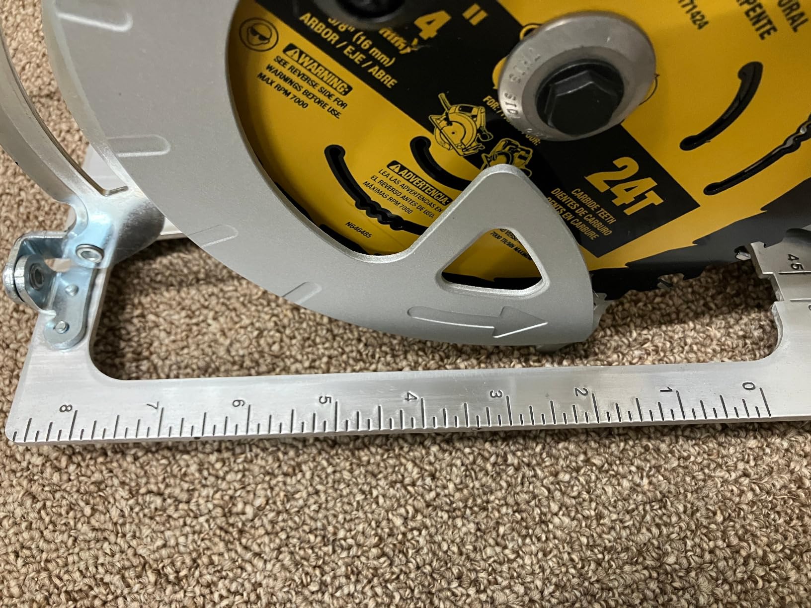 DEWALT Circular Saw, 7-1/4 inch, Pivoting with up to 57 Degree Bevel, Corded (DWE575SB) customer photo 2