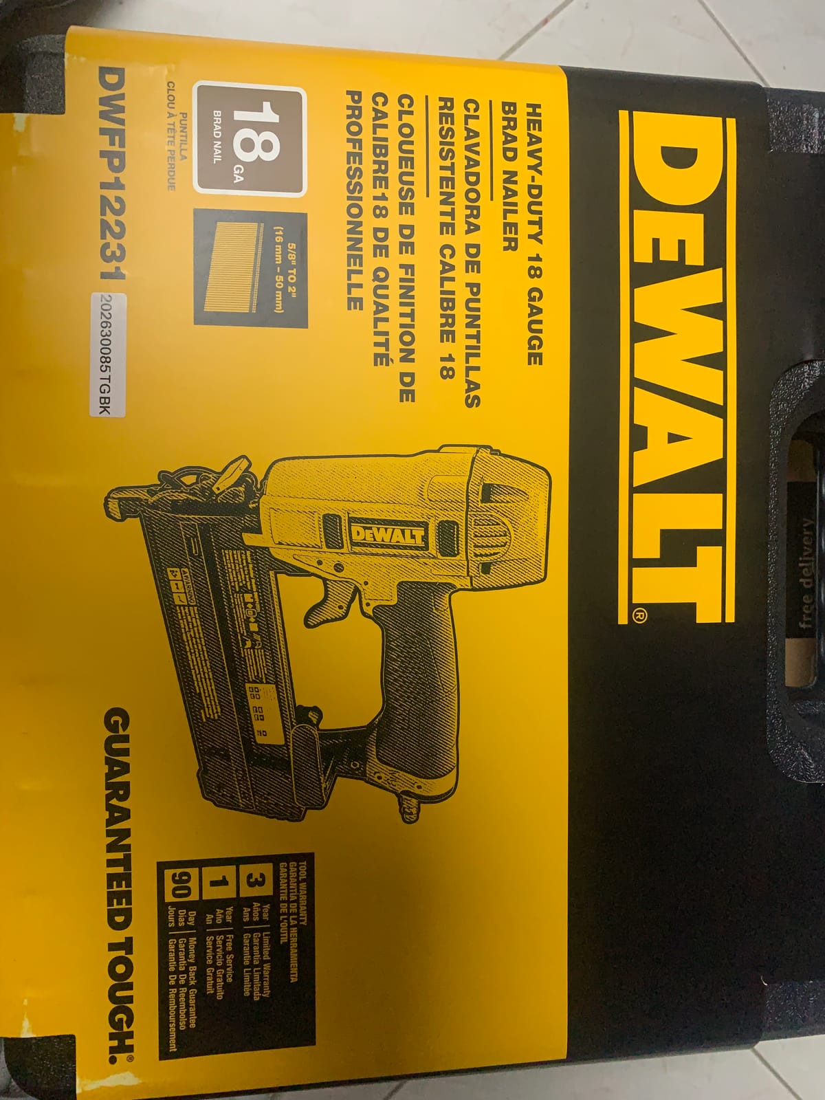 DEWALT Brad Nailer Kit, 18GA, 5/8-Inch to 2-Inch, Pneumatic (DWFP12231) customer photo 2