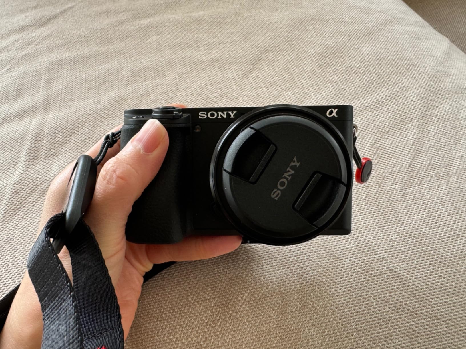 Sony SEL-20F28 E-Mount 20mm F2.8 Prime Lens | Ultra-wide angle photography with 20mm focal length, f/2.8 aperture and autofocus customer photo 2