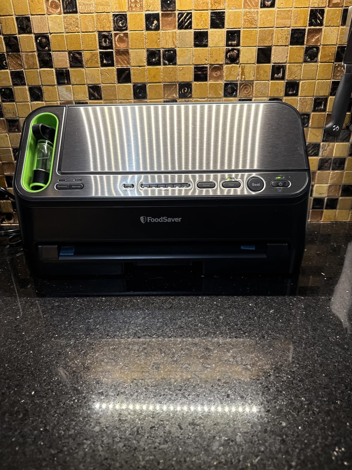FoodSaver V4400 2-in-1 Vacuum Sealer Machine with Automatic Vacuum Sealer Bag Detection and Starter Kit customer photo 2