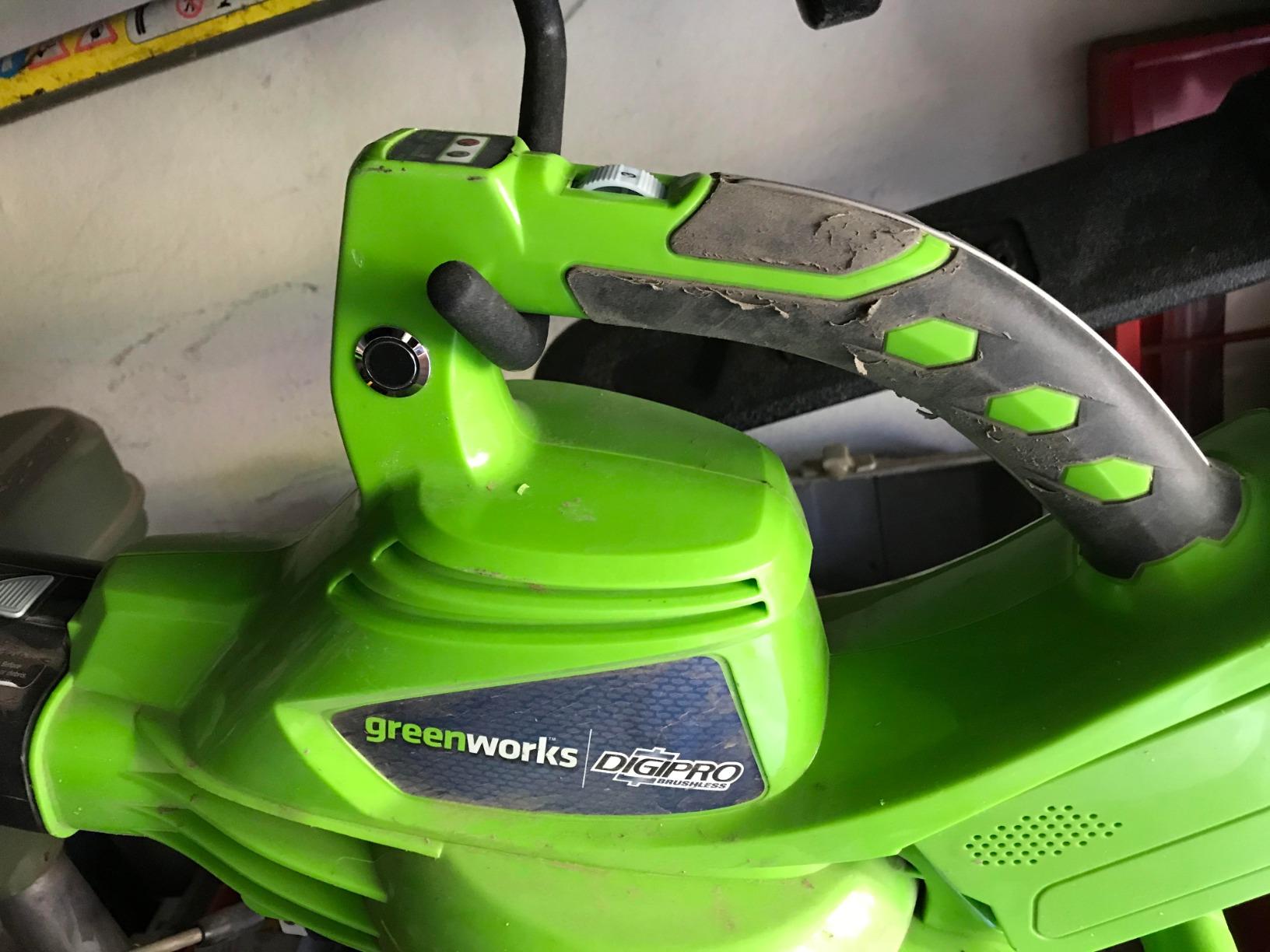 Greenworks 40V (185 MPH / 340 CFM) Cordless Brushless Leaf Blower/Vacuum with Bag, Battery-Powered, Ergonomic Design for Efficient Leaf & Grass Clipping Cleanup, Battery and Charger not included customer photo 2