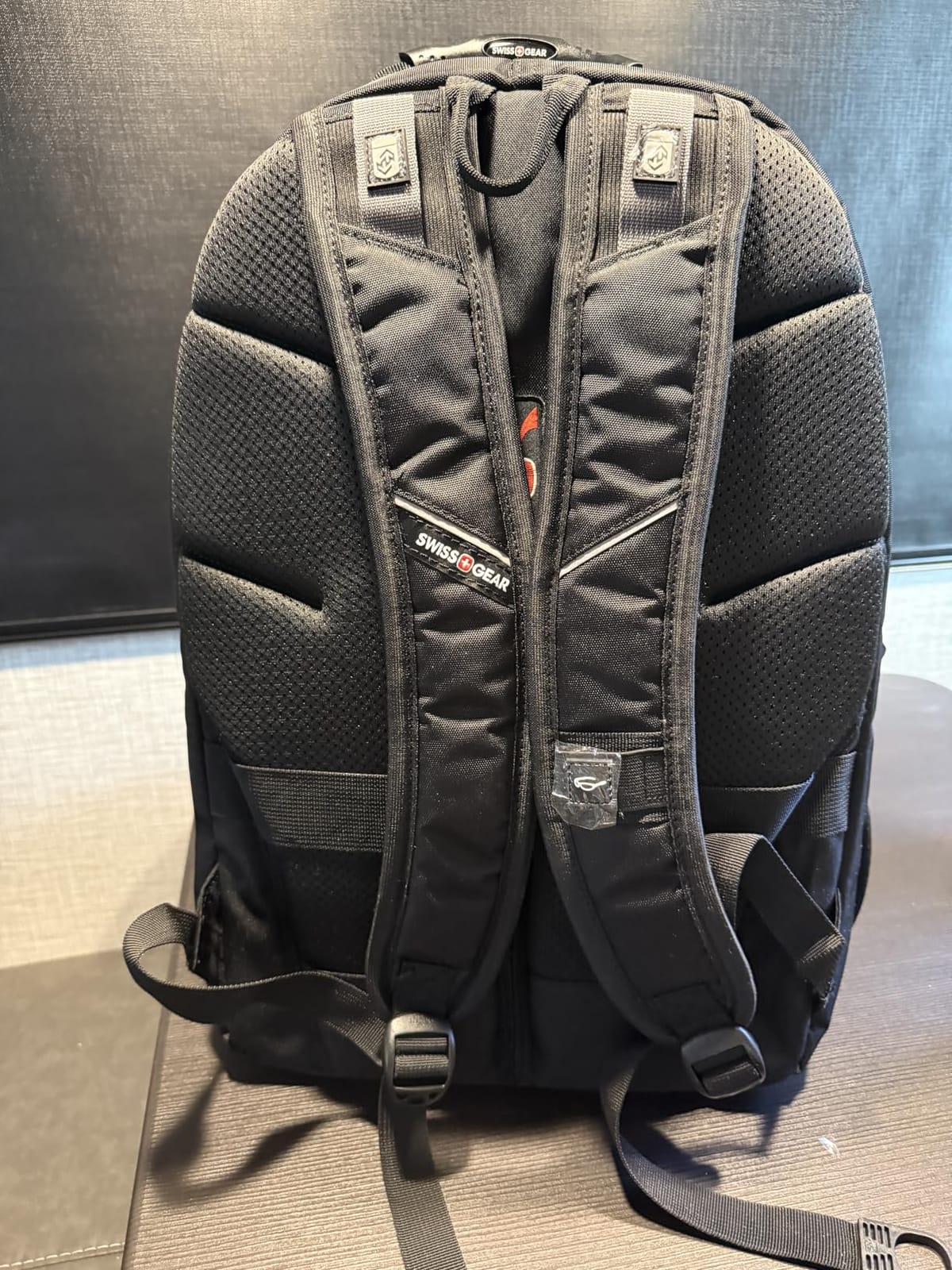 SWISSGEAR 1900 ScanSmart Laptop Backpack, Fits Most 17-Inch Laptops, TSA-Friendly Lay-Flat Design, RFID Protection, and Tablet Pocket, Black, 31L, 18.5-Inch customer photo 2
