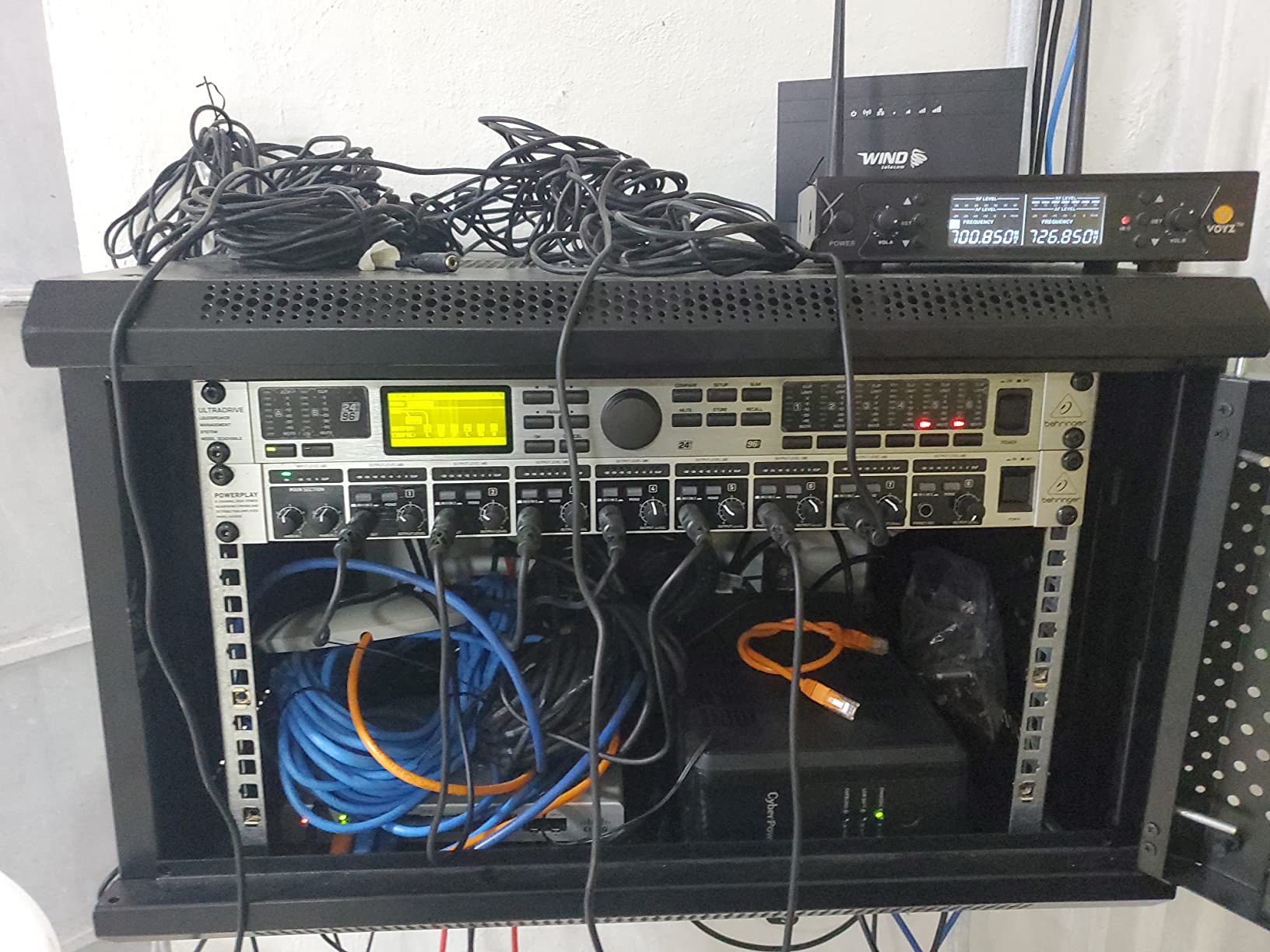 Behringer ULTRADRIVE DCX2496LE Ultra-High Precision Digital 24-Bit/96 kHz Loudspeaker Management System customer photo 1