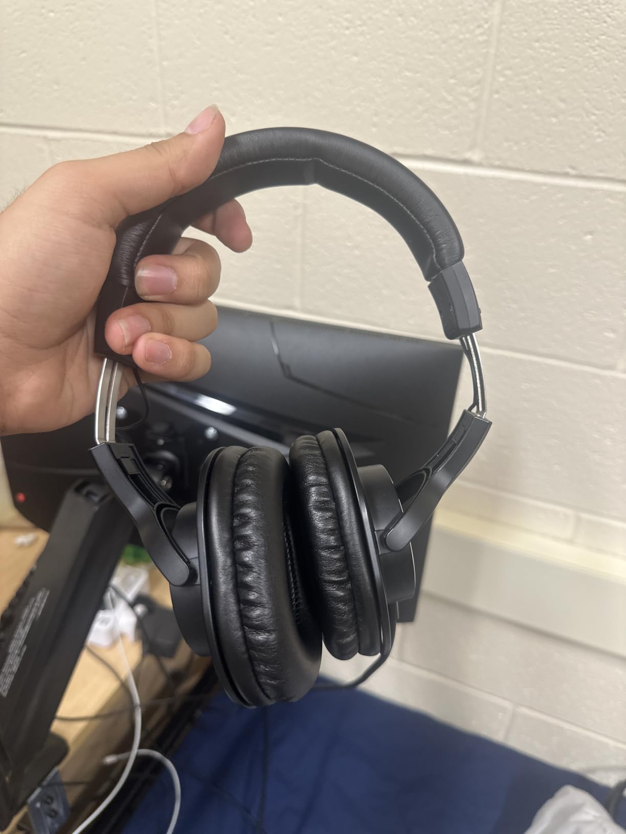 Audio-Technica ATH-M20x Professional Studio Monitor Headphones, Black customer photo 2