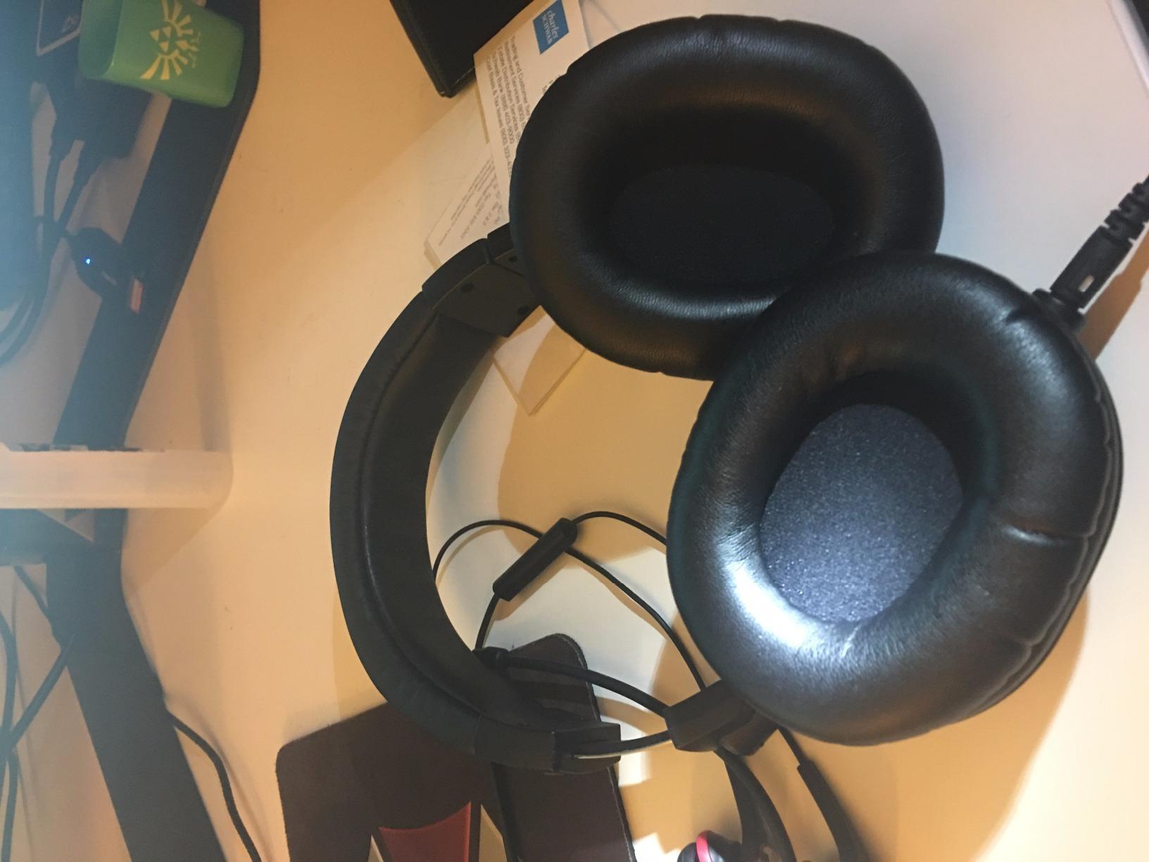 Audio-Technica ATH-M50X Professional Studio Monitor Headphones, Black customer photo 1