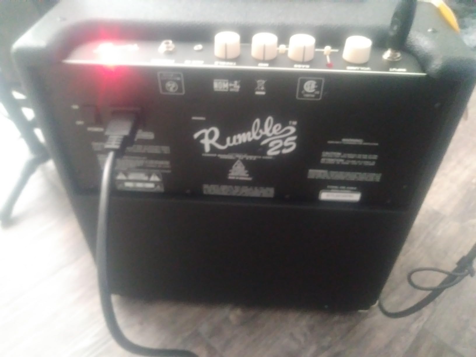 Fender Rumble 25 V3 Bass Guitar Amplifier, 25-Watt Combo Amp with 8