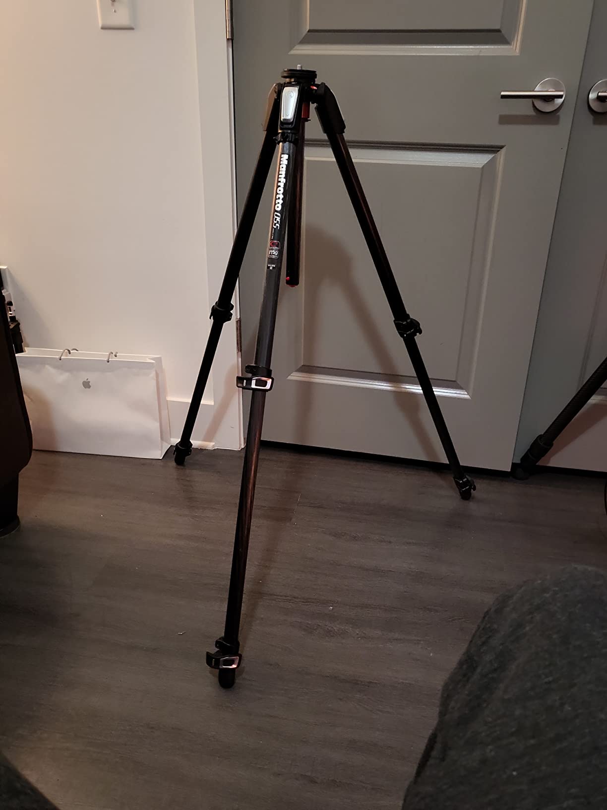 Manfrotto MT055CXPRO3 Carbon Fiber 3-Section Tripod with Horizontal Column, Black customer photo 1