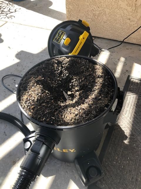 Stanley SL18116P Wet/Dry Vacuum, 6 Gallon, 4 Horsepower Black customer photo 1