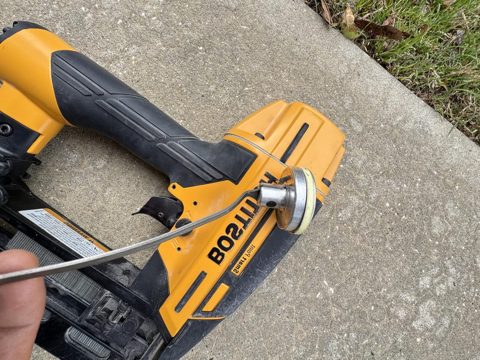 Bostitch 2.5-in X 16-Gauge Clip Head Finishing Pneumatic Nail Gun customer photo 1