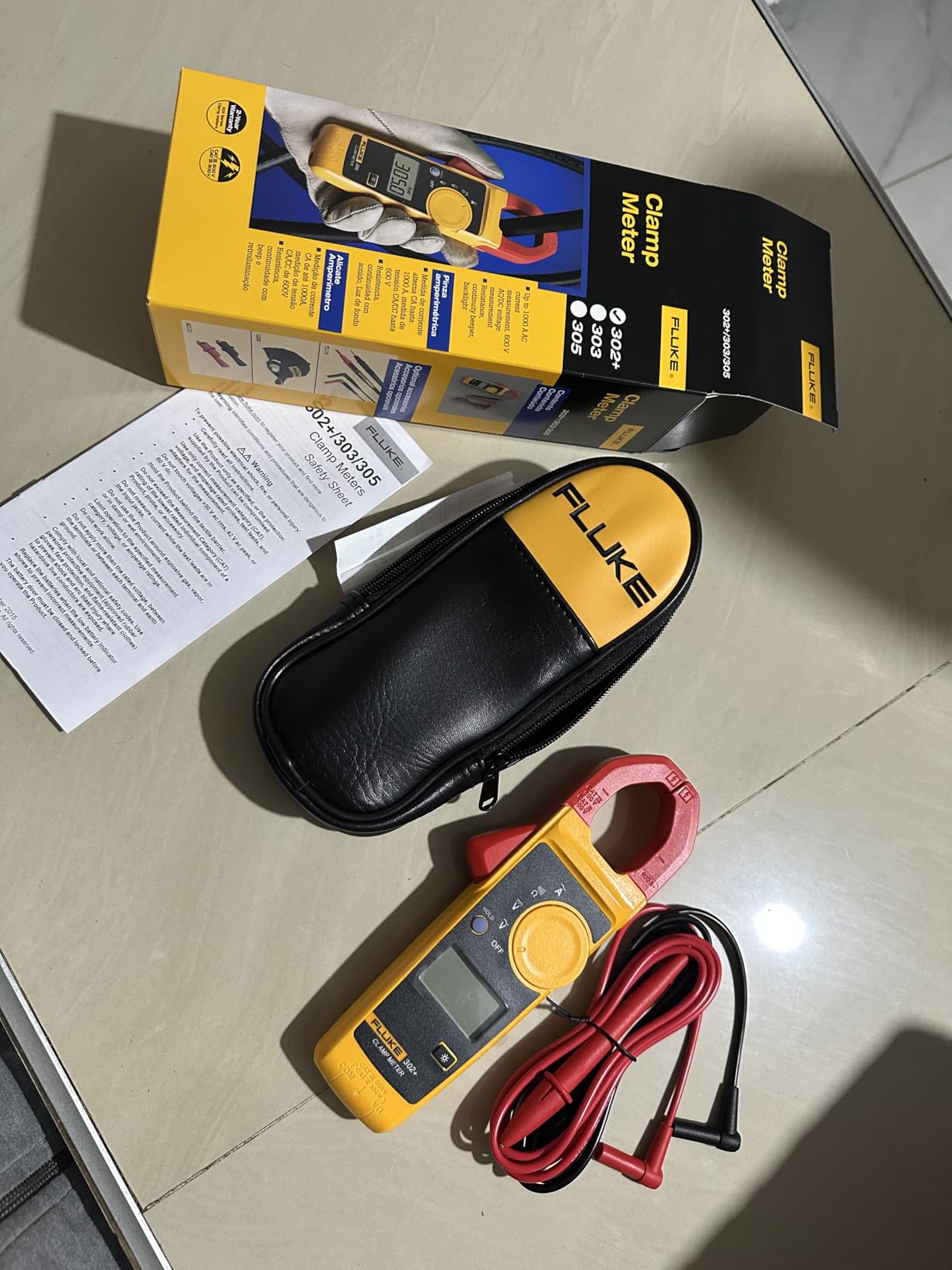 Fluke 302+ Digital Clamp Meter, 30mm Jaw, Measures AC Current to 400A, Measures AC/DC Voltage to 600V, Includes 2 Year Warranty customer photo 2