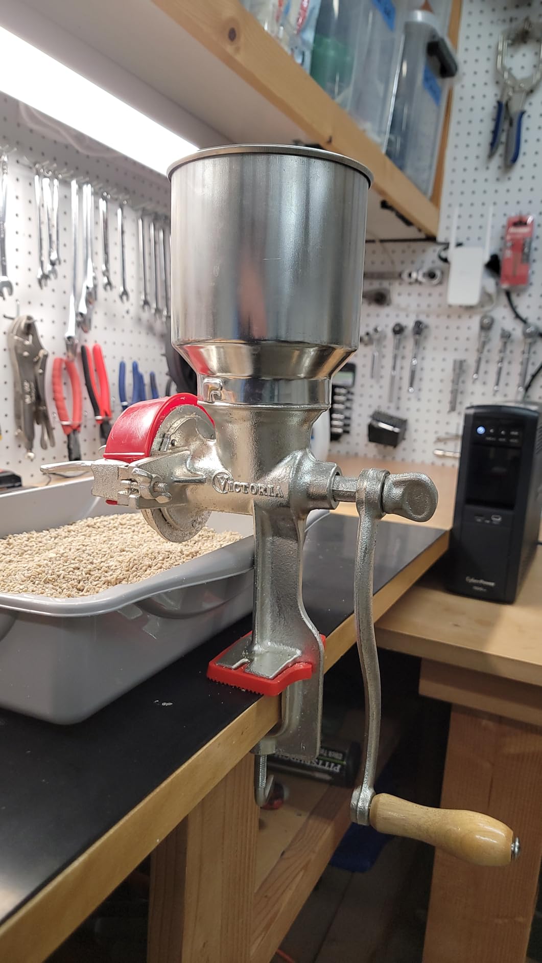 Victoria Manual Cast Iron Grain Mill 2400g with High Hopper | Premium Corn-Grinding Mill and Grain Grinder, Made in Colombia customer photo 2
