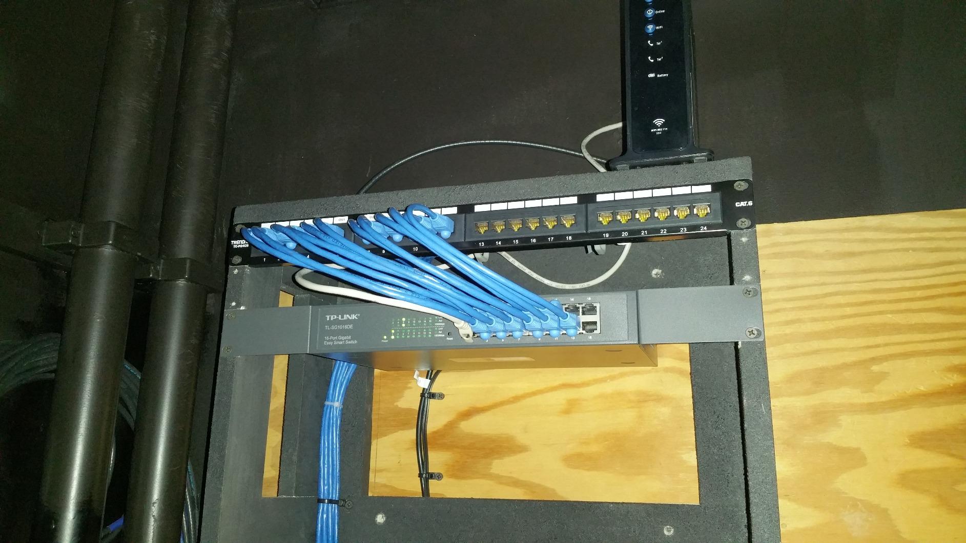 TP-Link TL-SG1016DE, 16 Port Gigabit Easy Smart Managed Switch | Plug & Play, Desktop/Rackmount, Sturdy Metal w/Shielded Ports, Support QoS, VLAN, IGMP & Link Aggregation customer photo 2