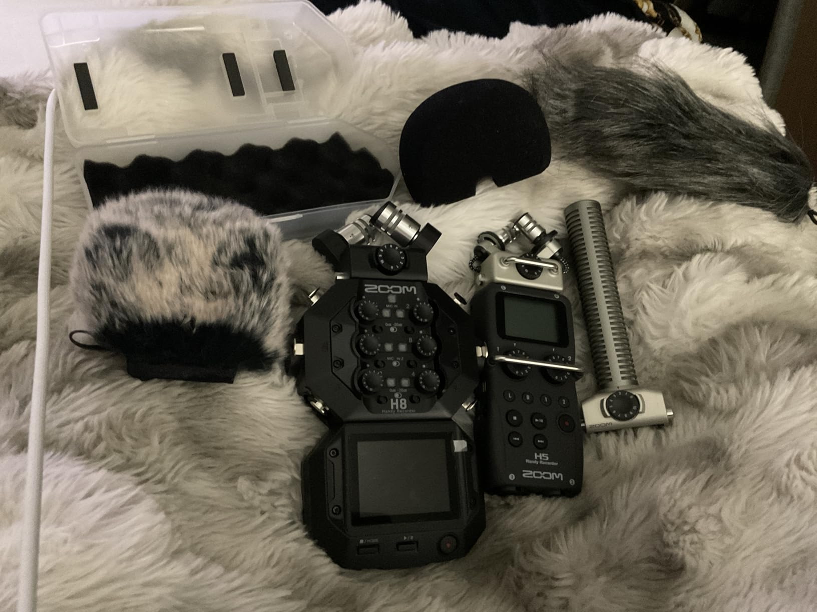 Zoom H5 4-Track Portable Recorder for Audio for Video, Music, and Podcasting, Stereo Microphones, 2 XLR/TRS Inputs, USB Audio Interface, Battery Powered customer photo 1