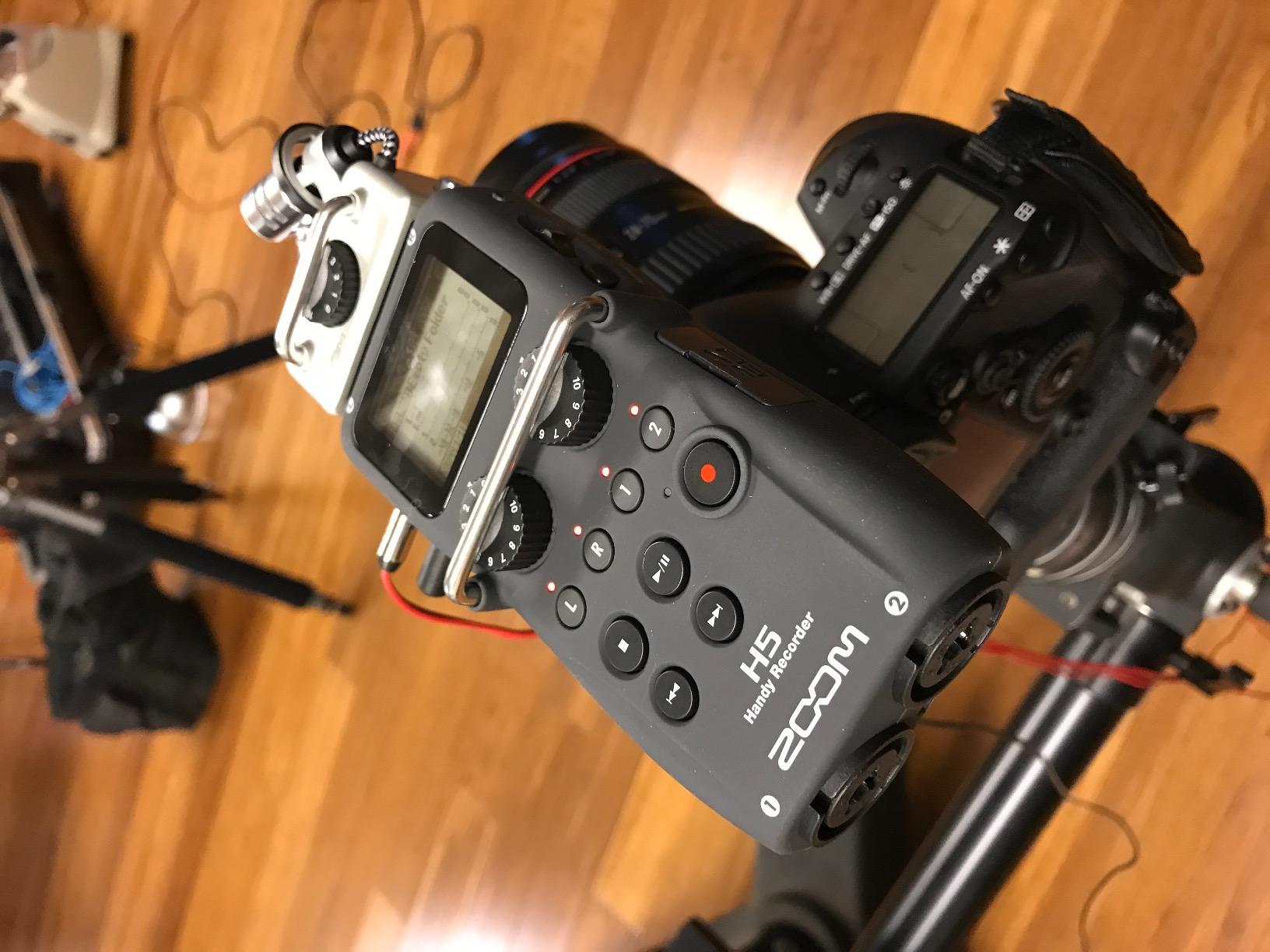 Zoom H5 4-Track Portable Recorder for Audio for Video, Music, and Podcasting, Stereo Microphones, 2 XLR/TRS Inputs, USB Audio Interface, Battery Powered customer photo 2