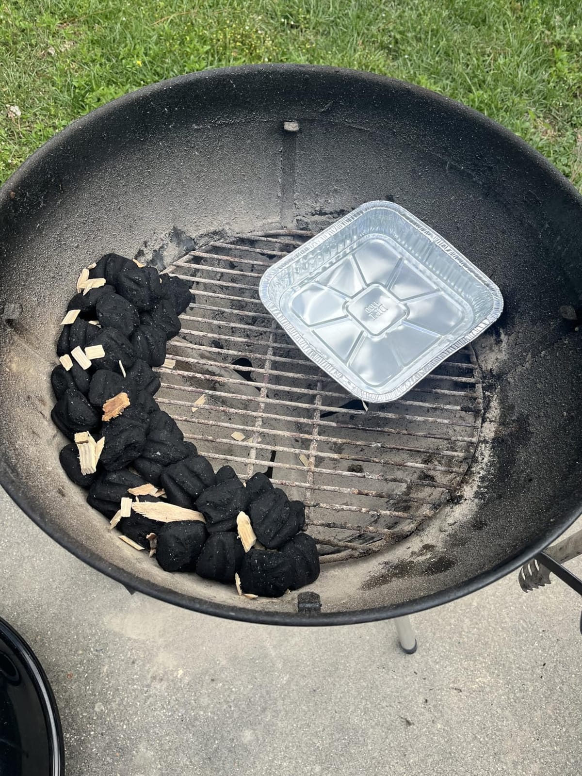 Weber Original Kettle Premium Charcoal Grill, 22-Inch, Black customer photo 2