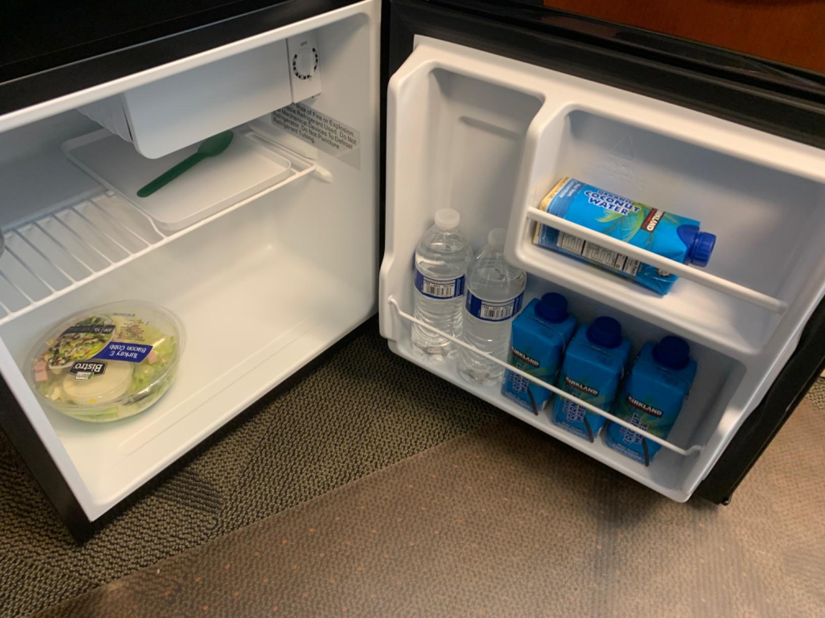 Midea 1.6 Cu.ft Mini Fridge, Energy Star Certified, Low Noise for Bedroom | Adjustable Thermostat, Reversible Door customer photo 1