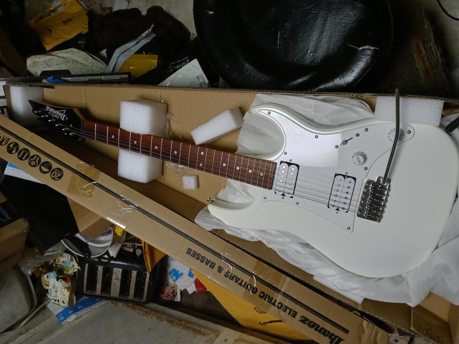 Ibanez 6-String Solid-Body Electric Guitar, Right, White customer photo 1
