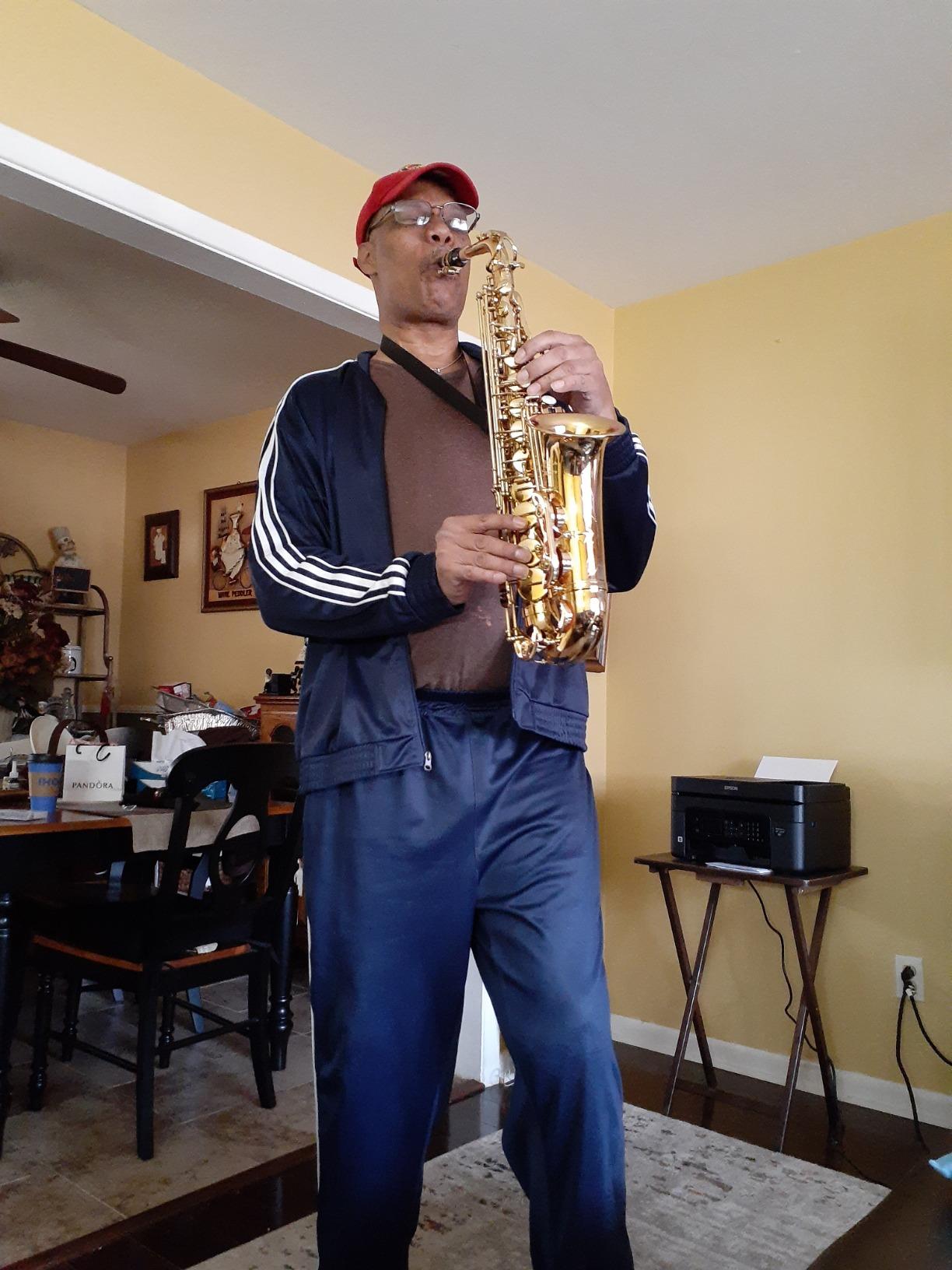 Glory Gold Laquer E Flat Alto Saxophone with 11 reeds, 8 Pads cushions, case, carekit customer photo 2