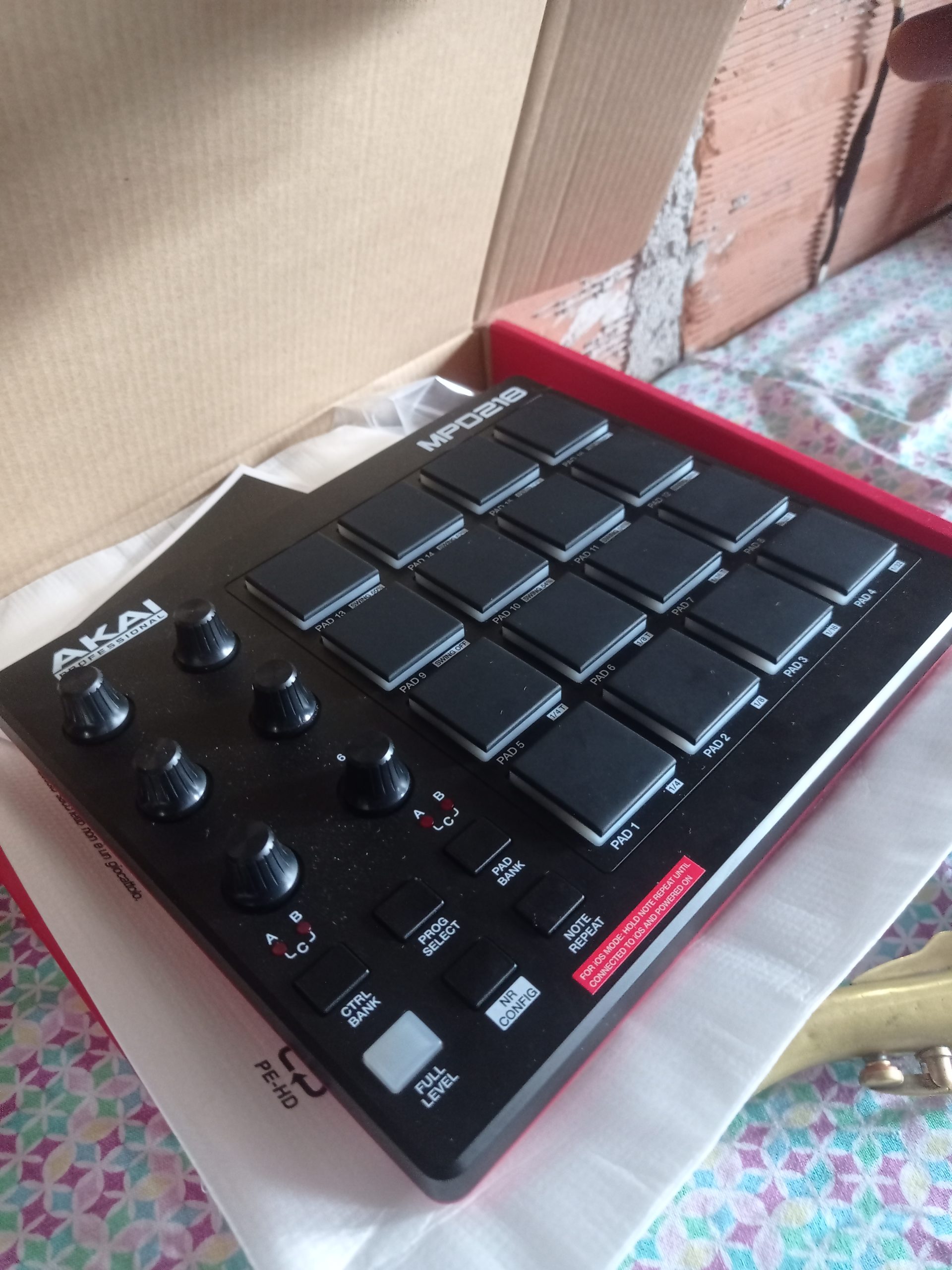 Akai Professional MPD218 USB MIDI Pad Controller | 16 Velocity-Sensitive MPC Drum Pads, 6 Assignable Knobs, Note Repeat, for Beat Makers and Music Producers customer photo 1