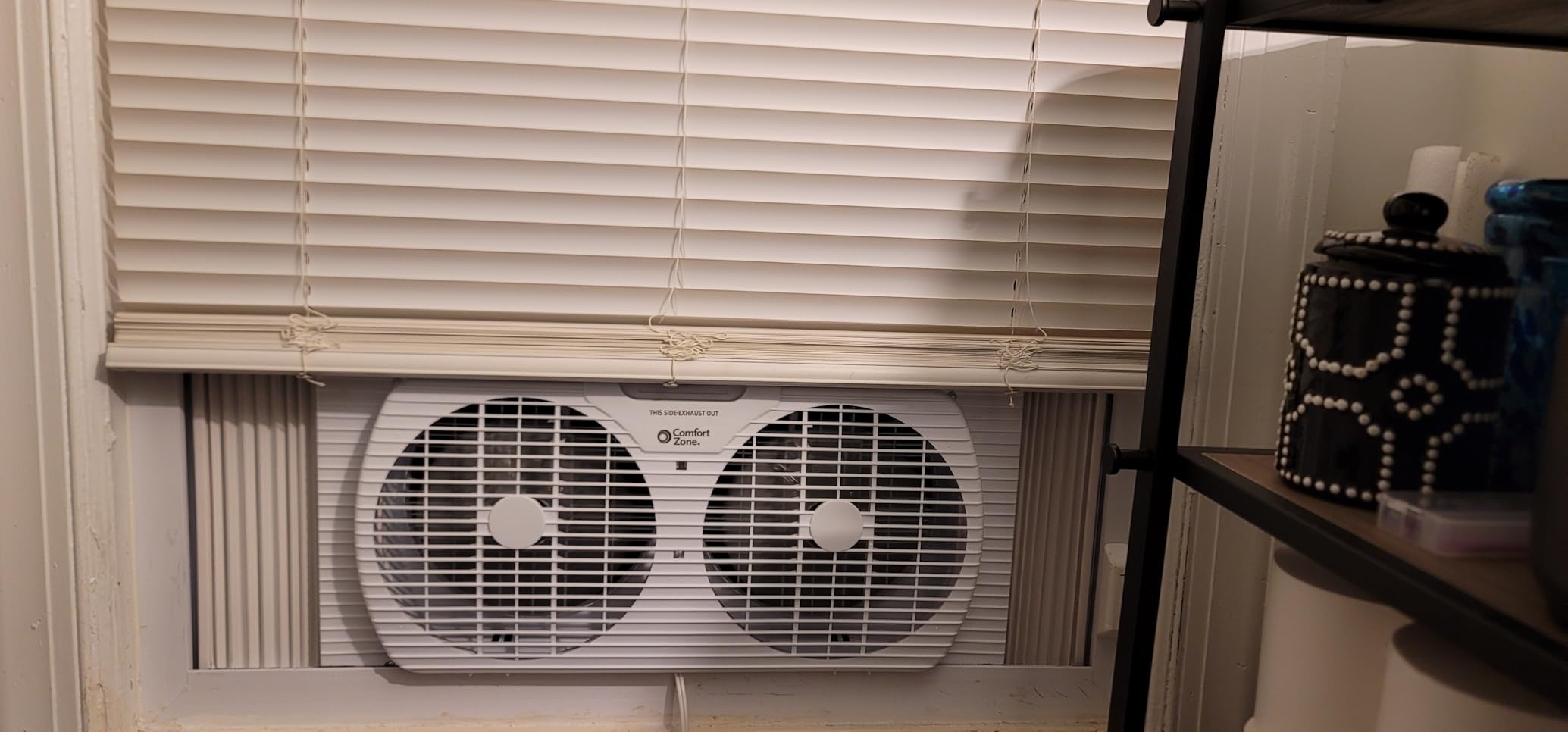 Comfort Zone Twin Window Fan with Reversible Airflow Control, 9 inch, Auto-Locking Expanders, 2 Speed Fan, Dual Fan, Exhaust, Airflow 9.84 ft/sec, Ideal for Home, Kitchen, Bedroom & Office, CZ319WT customer photo 1