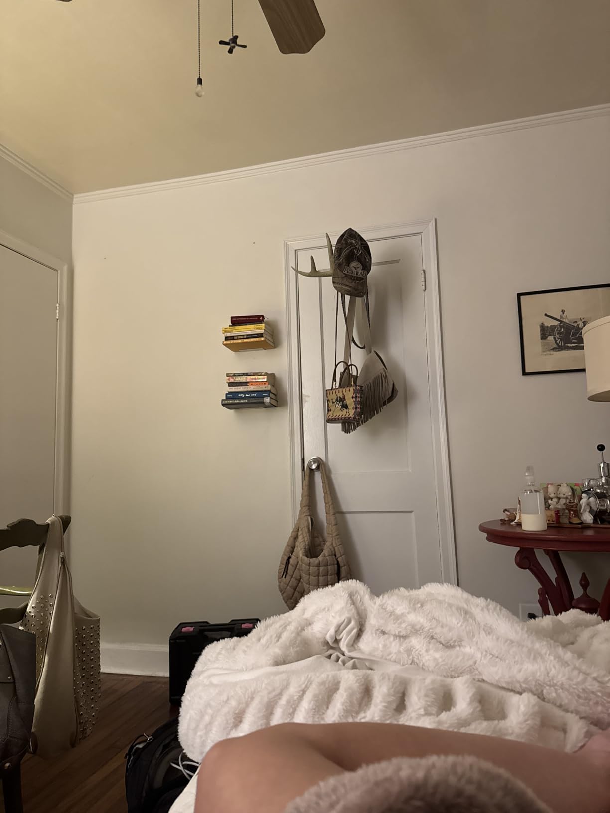 STORAGE MANIAC Invisible Floating Bookshelves Wall Mounted White | Heavy-Duty Steel Floating Book Shelves Hidden Bookshelf Hanging Shelf for Bedroom Living Room Office | Large 4-Pack customer photo 1