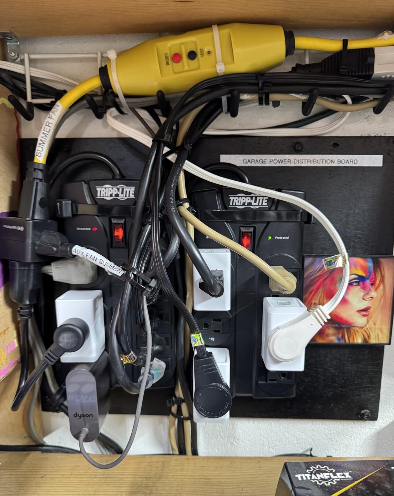 Eaton Tripp Lite TLP808B Black Flat Plug Surge Protector 8 Outlets customer photo 2