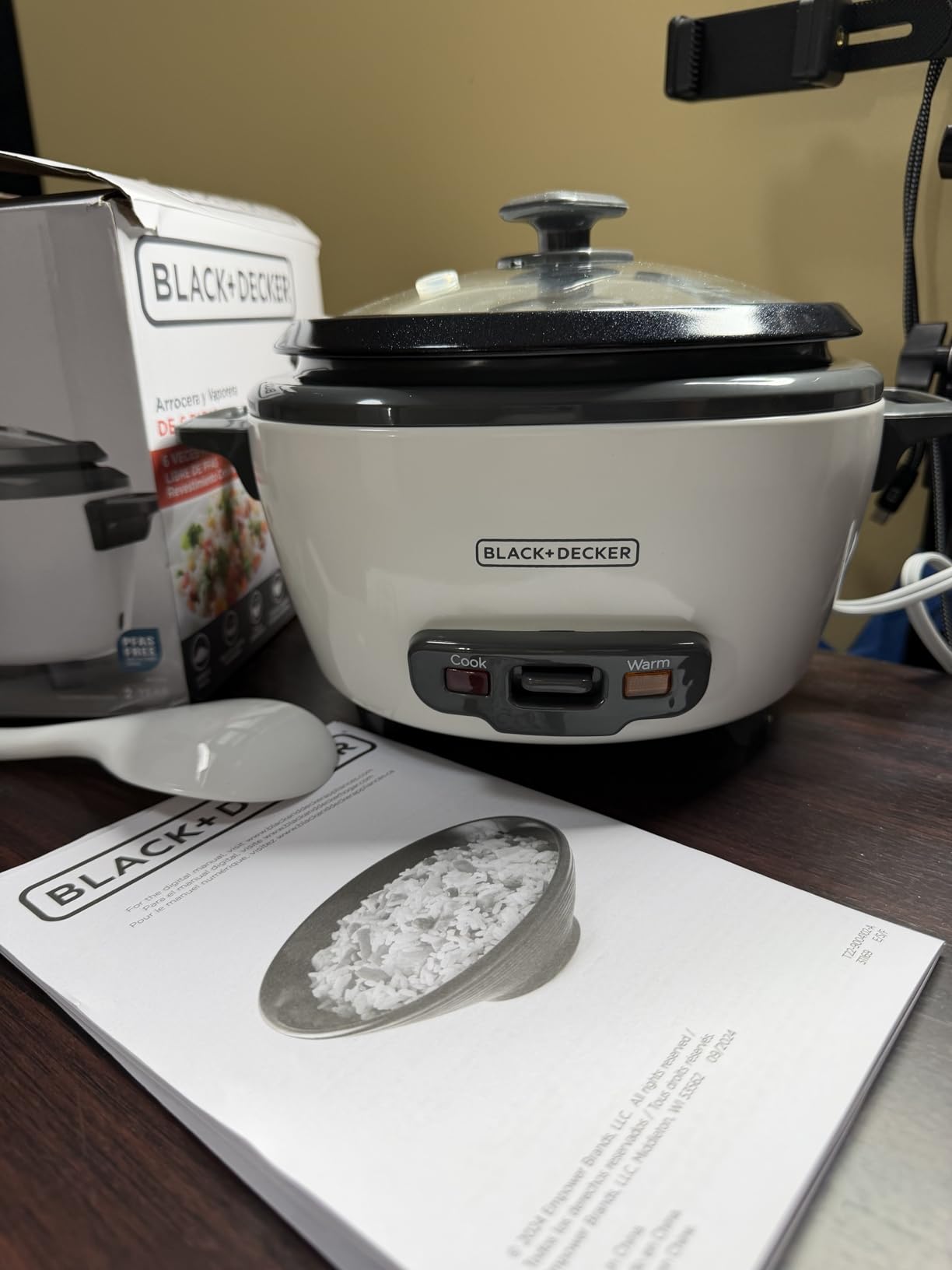 BLACK+DECKER 6-Cup Rice Cooker with Steaming Basket | Cooks up to 6 cups of rice with automatic keep warm, steaming basket and removable nonstick bowl customer photo 2
