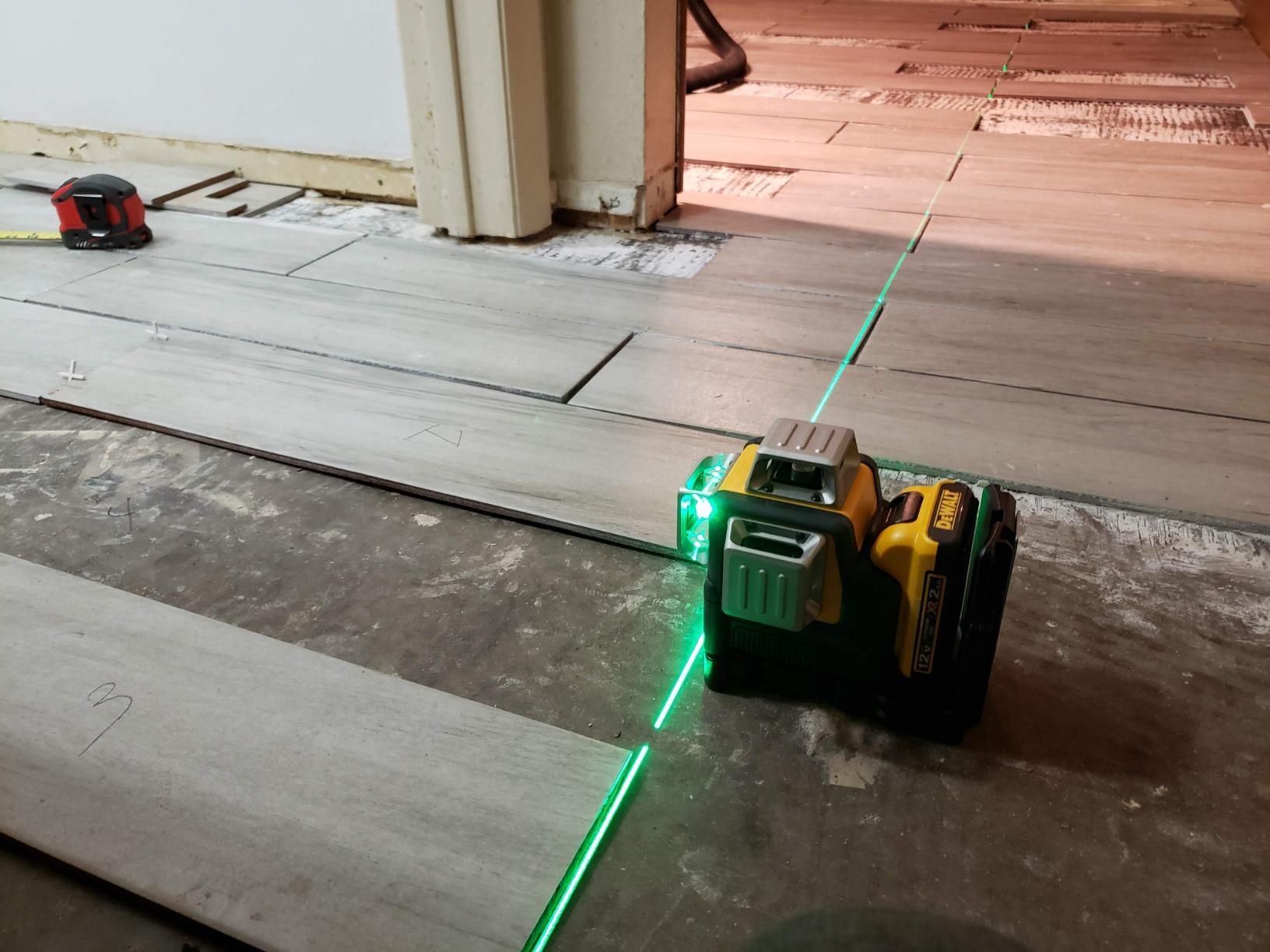 DEWALT Laser Level 360 Self Leveling, 3 Way Green Laser Leveler Tool 12V MAX with 2.0Ah Battery, Charger and Durable Carrying Case, 100 Ft, Tripod Compatible (DW089LG) customer photo 1