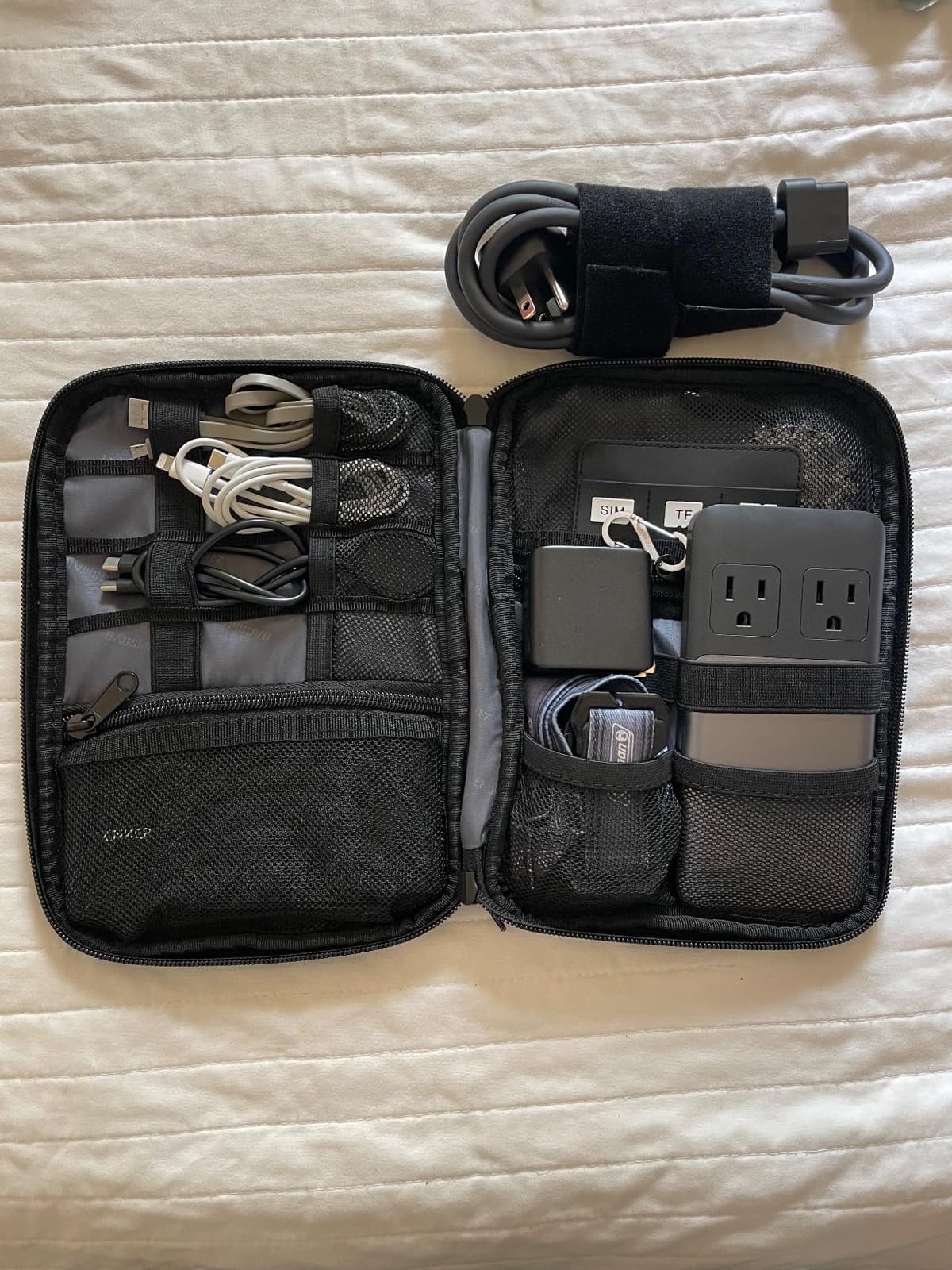 BAGSMART Large Electronics Travel Organizer Case, Tech Accessories Cord Storage Bag for Phone, Power Bank, SD Card, Cables, Black customer photo 2