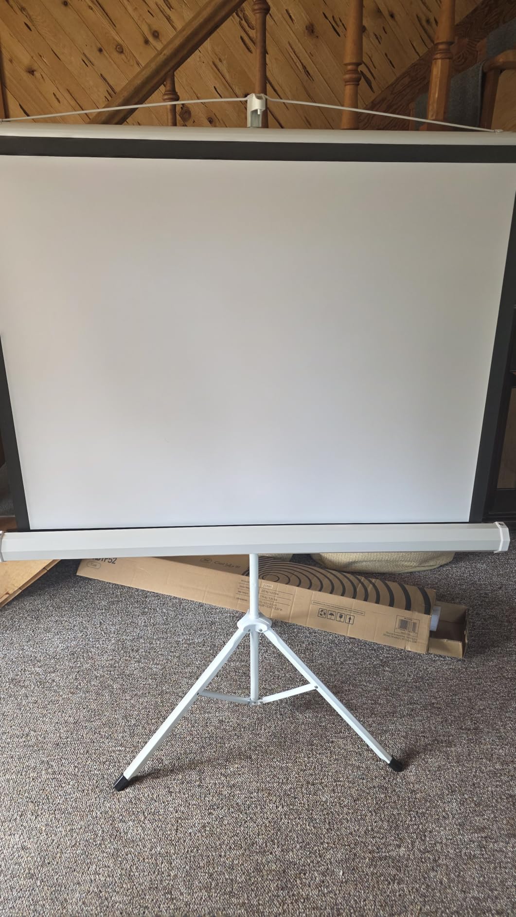 Pyle 50 Inch Portable Projector Screen with Tripod Stand - Lightweight, Durable, Easy Pull Setup Mobile Projection Screen with 4:3 Aspect Ratio, White Matte Fabric for Indoor/Outdoor Use customer photo 1