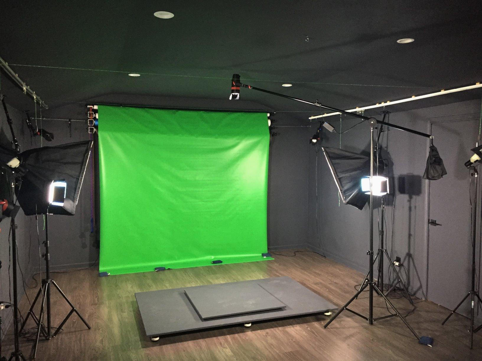 NEEWER Photography 4 Roller Wall Mounting Manual Background Support System with 2 x Four Fold Hook, 8 x Expand Bar, 4 x Chain, Load Capacity per Roller: 22lb/10kg customer photo 2