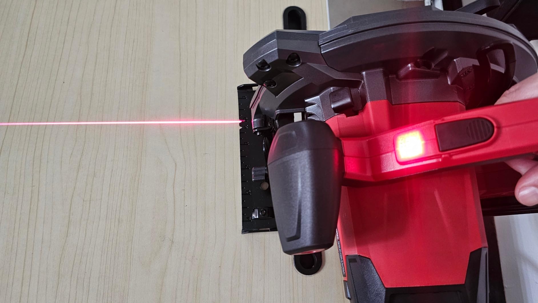 SKIL 15 Amp 7-1/4 Inch Circular Saw with Single Beam Laser Guide - 5280-01 customer photo 2