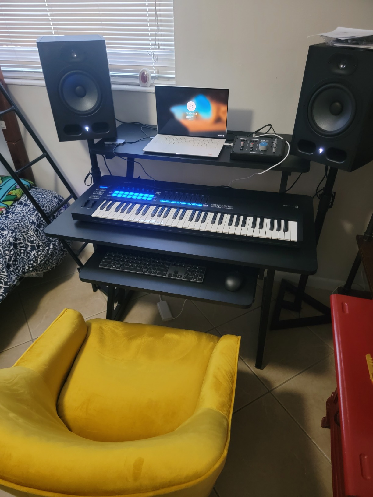 On-Stage WS7500 Series Wood Studio Workstation - Black customer photo 1