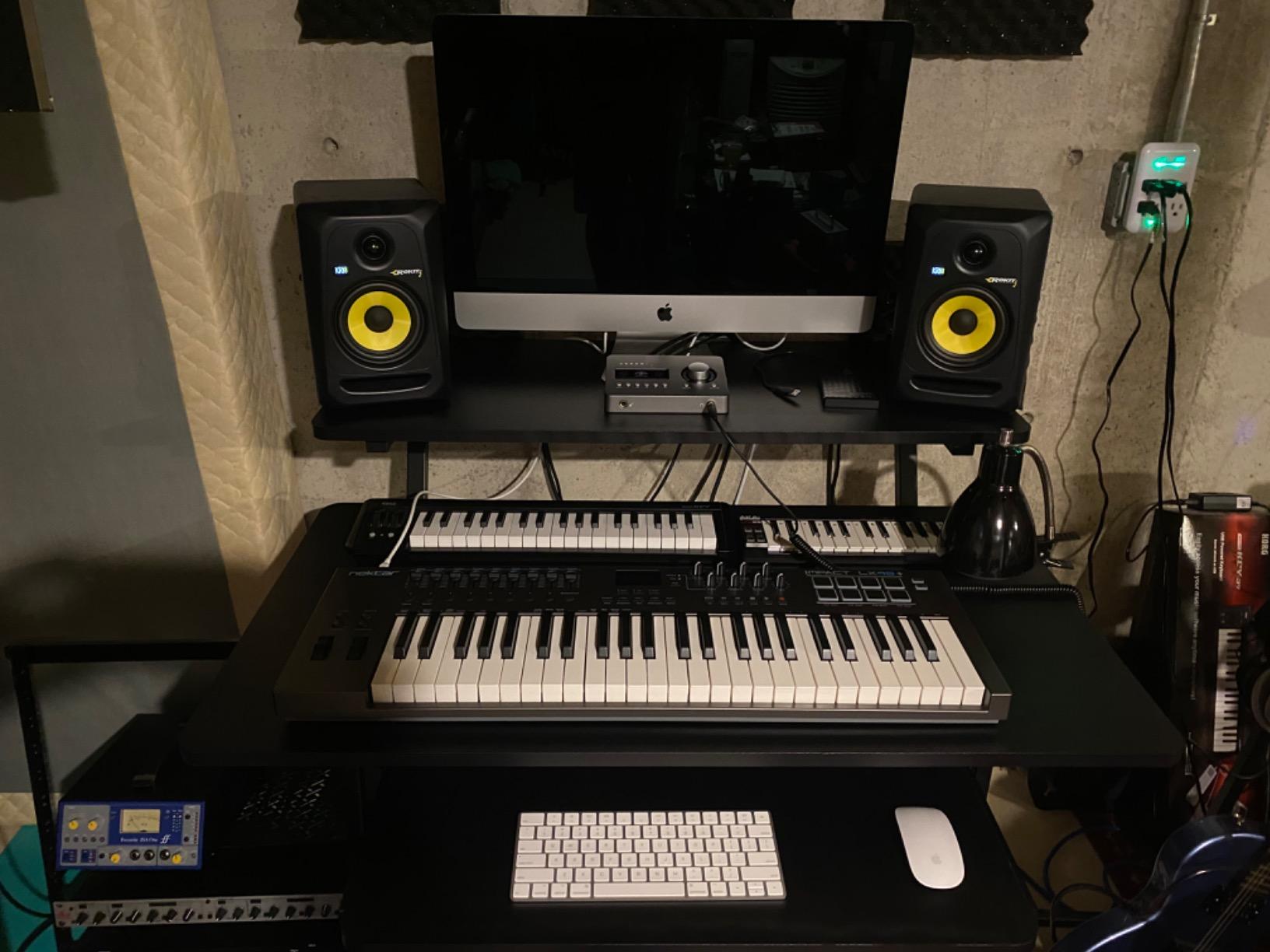 On-Stage WS7500 Series Wood Studio Workstation - Black customer photo 2