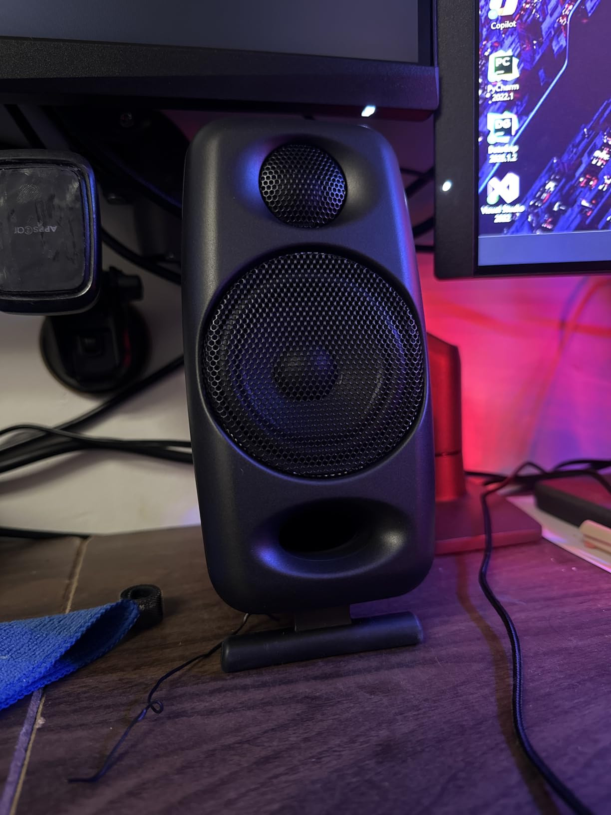 IK Multimedia iLoud Micro Monitor 50 watt Portable Wireless Bluetooth Studio Reference Monitors, Dual Speakers for Music Production, Mixing, Mastering, Composing, producing and DJs customer photo 2