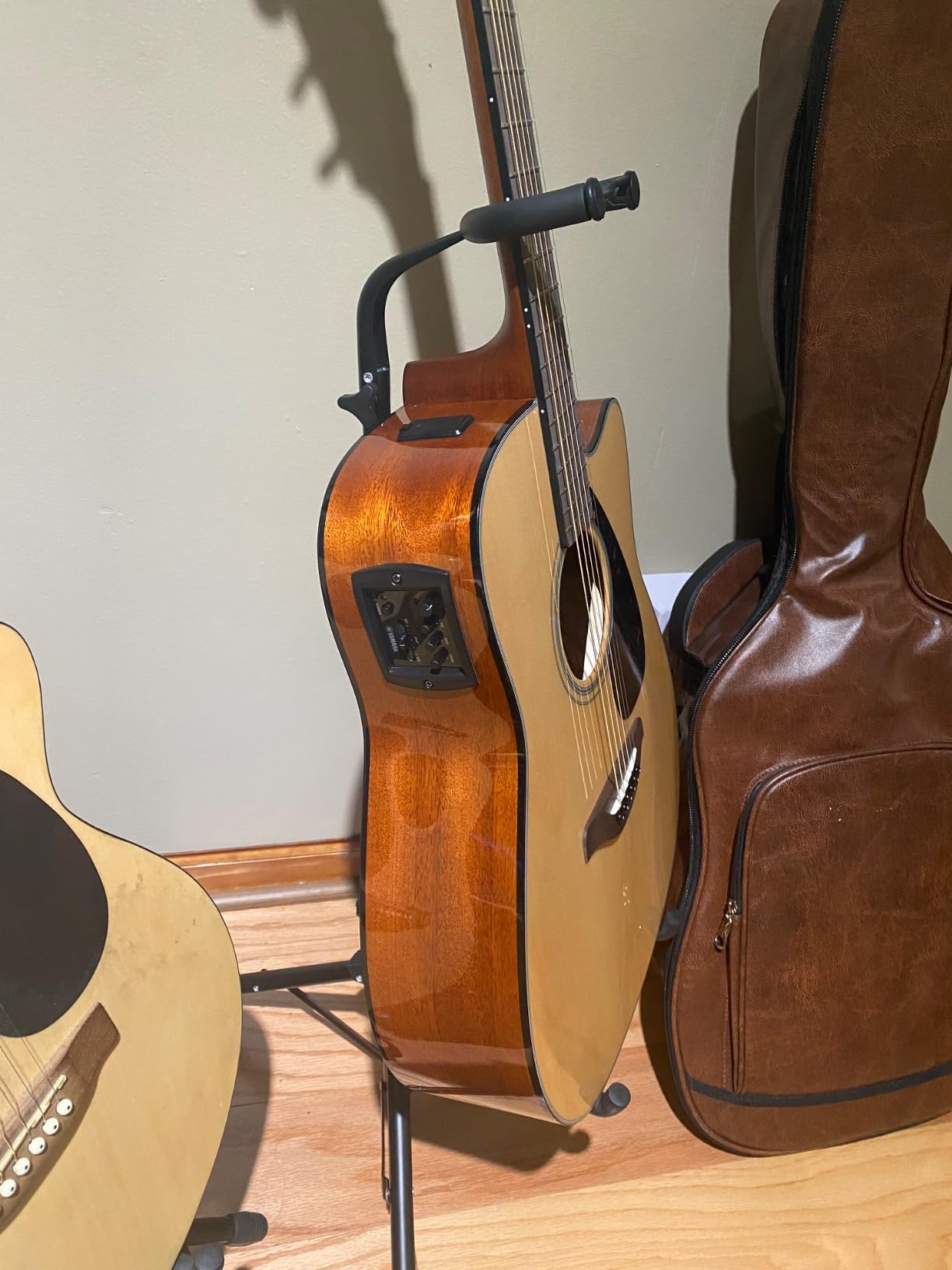 Yamaha FGX800C Solid Top Cutaway Acoustic-Electric Guitar, Dreadnought customer photo 2