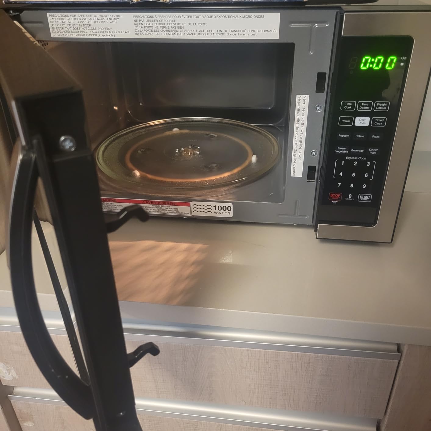 Farberware 1.1 Cu. Ft. Countertop Microwave Oven - 1000 Watts Power, Auto Cook Settings, Defrost, Easy Clean and Child Safety Lock - Stainless customer photo 2