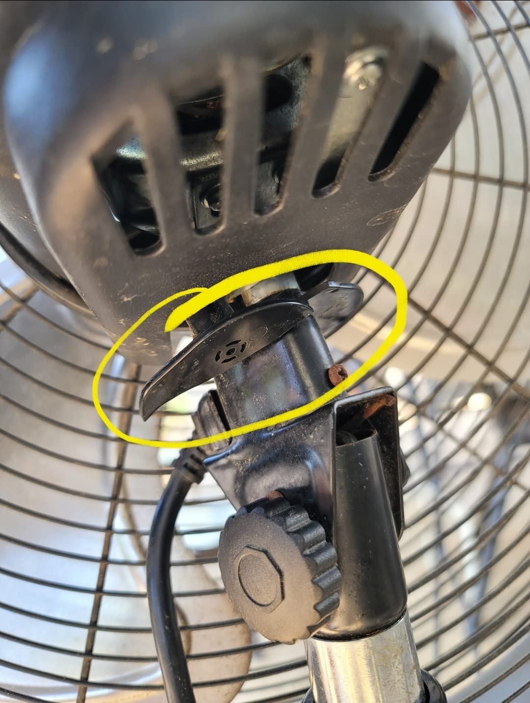 Hurricane Pro High-Velocity Oscillating Metal Stand Fan, 3 Speeds, 20in | Heavy-Duty Cooling Pedestal Unit w/ 4500 CFM, Adjustable Tilt & Height for Home, Garage, Gym & Workshop customer photo 1