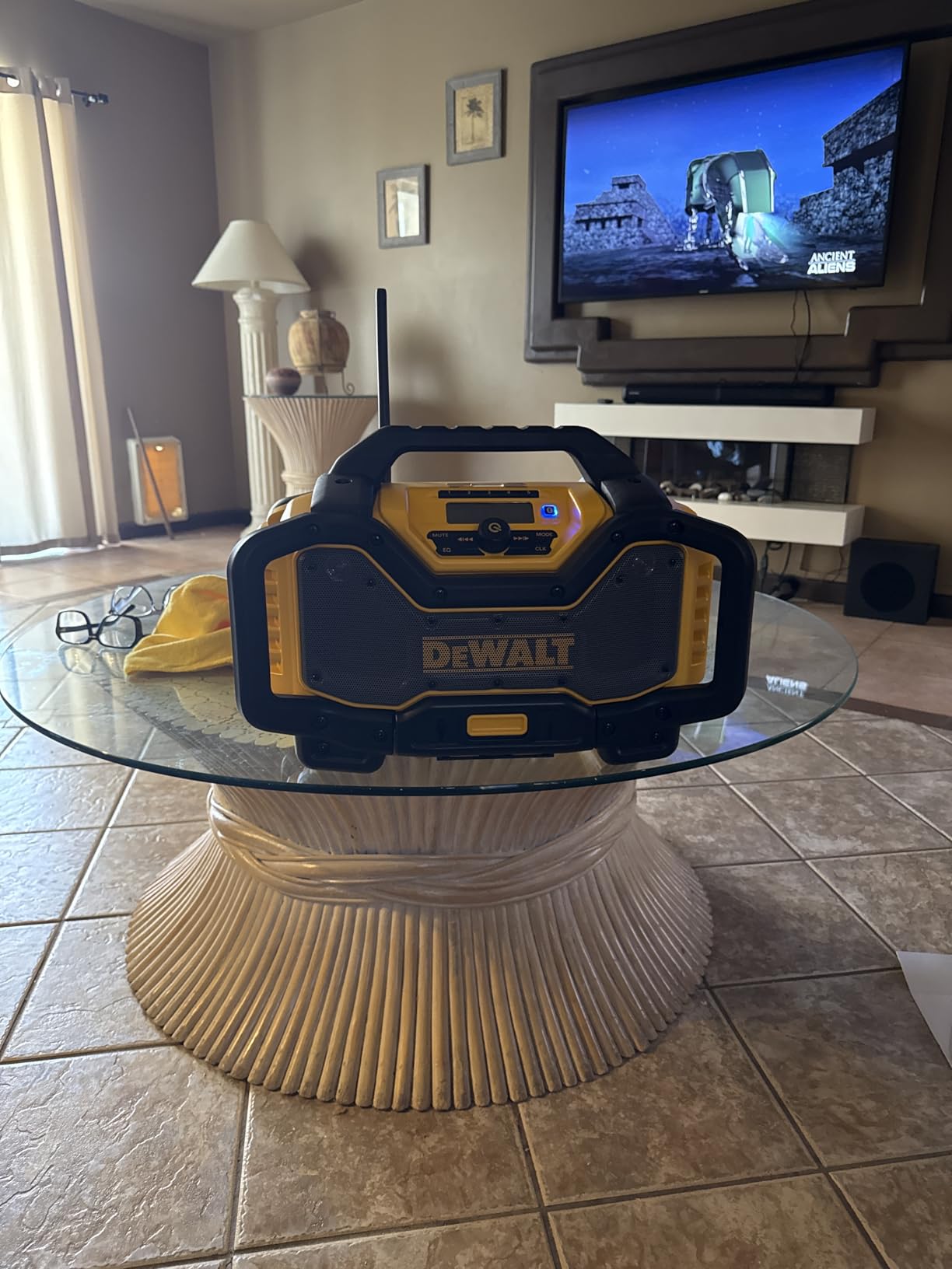 DEWALT 20V MAX Bluetooth Radio, 100 ft Range, Portable for Jobsites (DCR025) customer photo 1