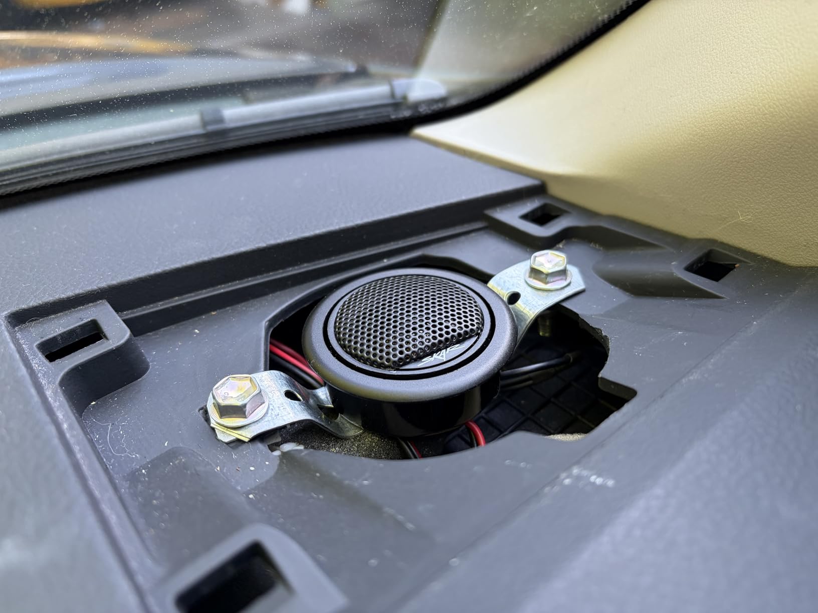 Skar Audio TWS-01 1-Inch 240 Watt Max Power Neodymium Silk Dome Tweeters, Pair customer photo 2