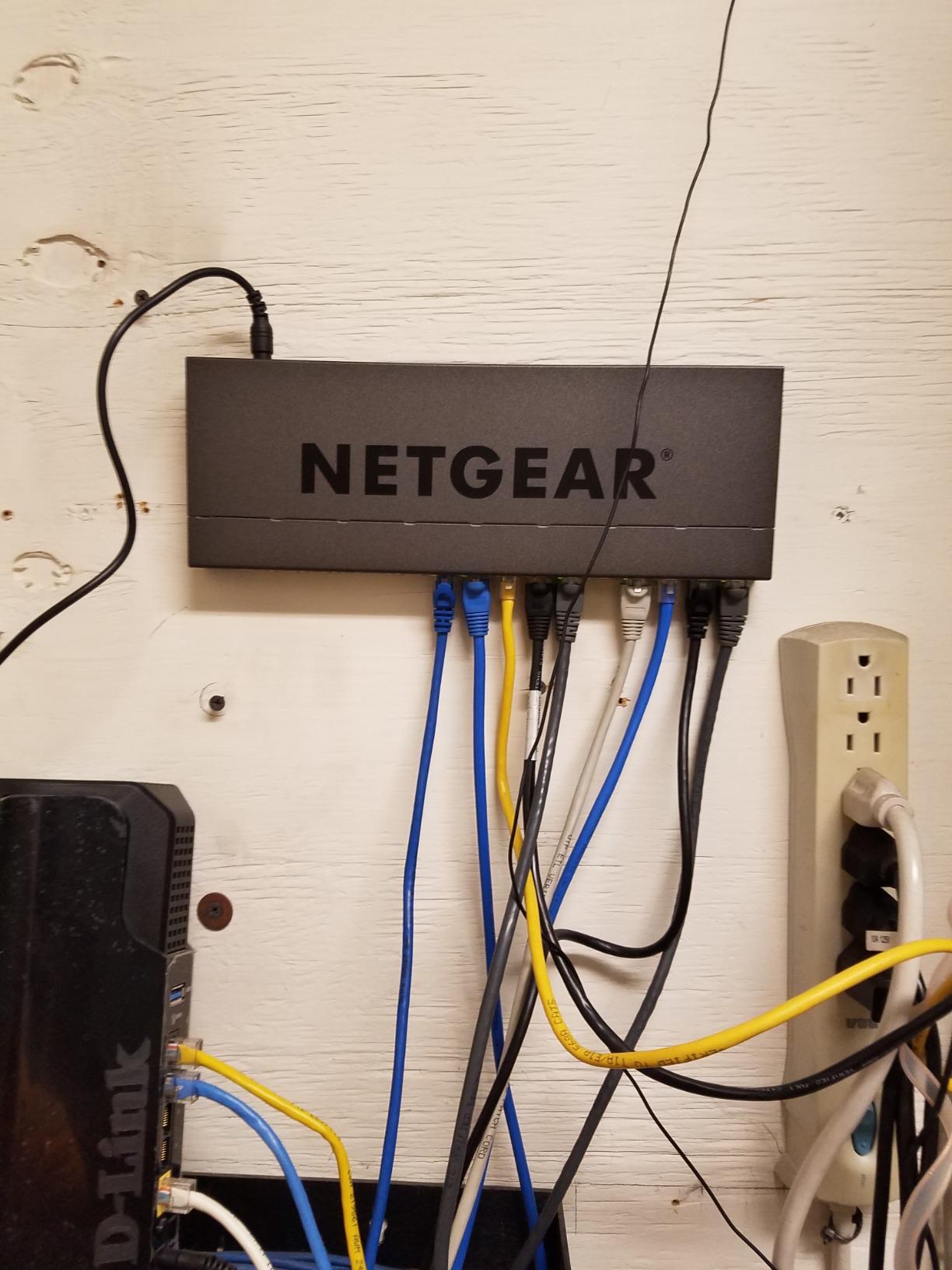NETGEAR 16-Port PoE Gigabit Ethernet Unmanaged Network Switch (GS116LP) | With 16 x PoE+ Ports @ 76W Upgradeable, Desktop, Wall Mount or Rack Mount customer photo 1
