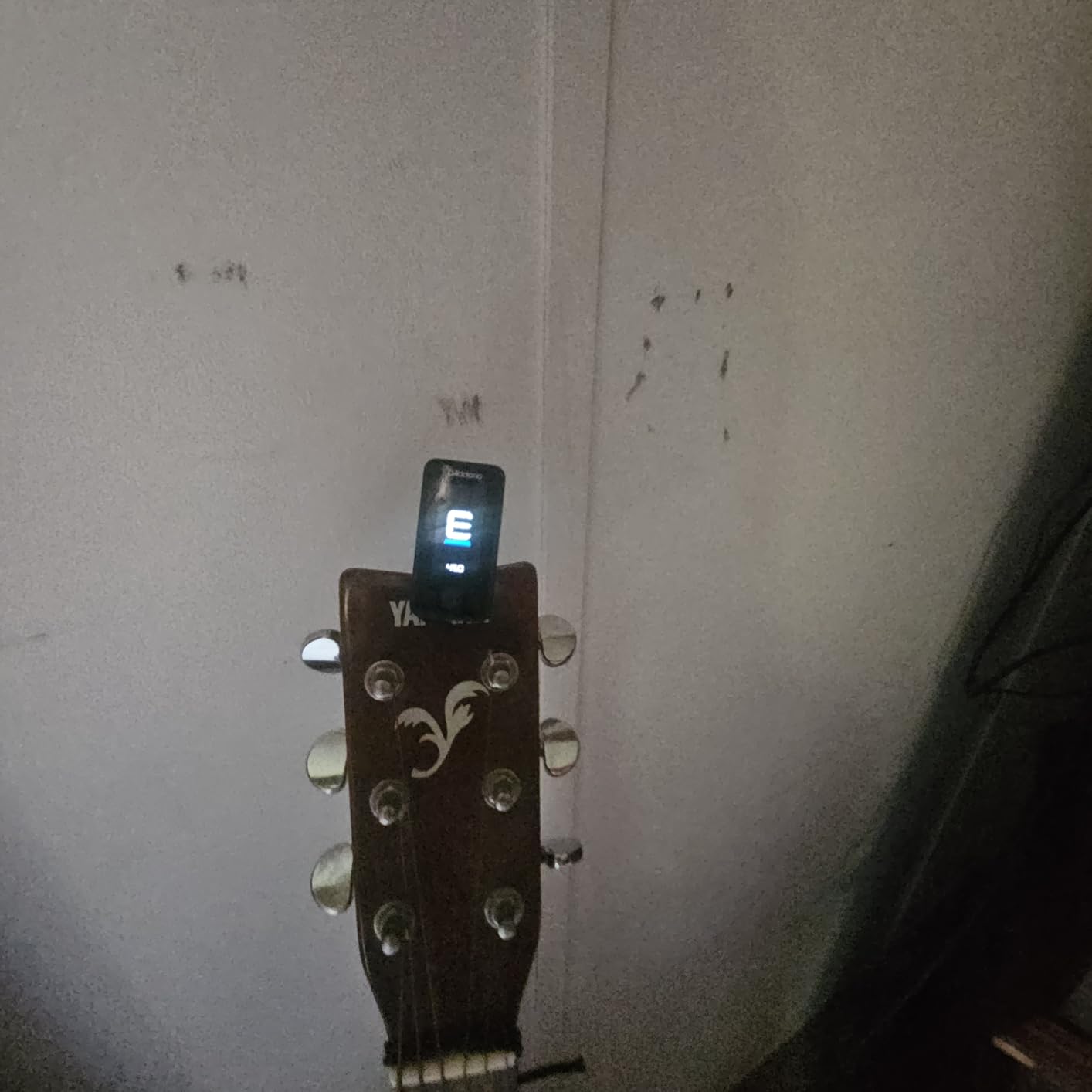 D'Addario Eclipse Headstock Clip-On Guitar Tuner, Black customer photo 2