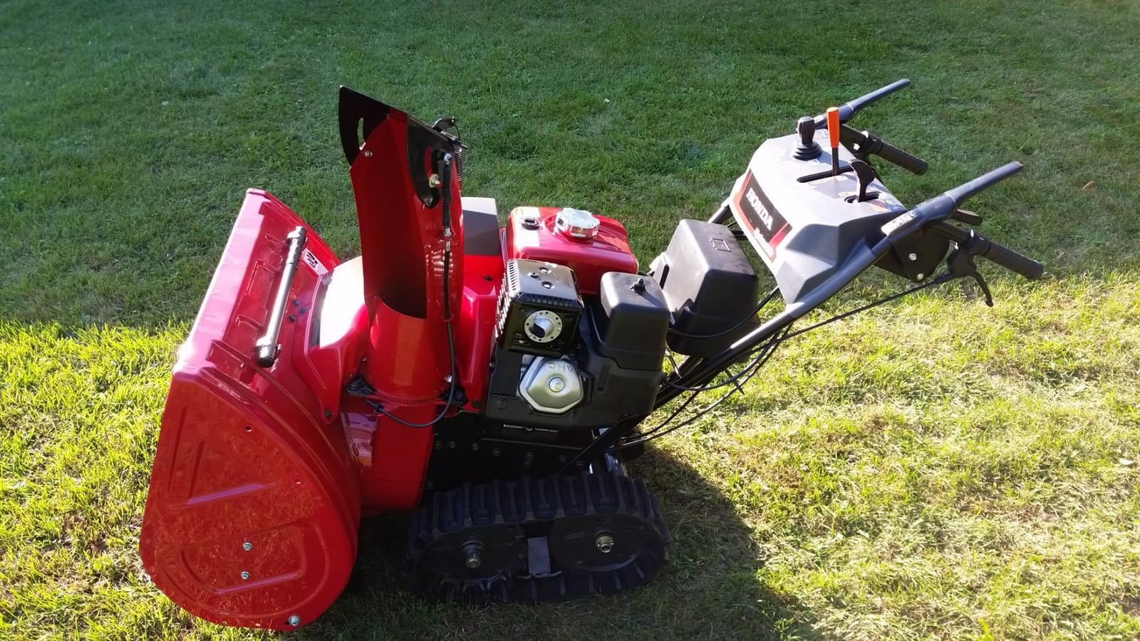 Honda HSS928 28-Inch Two Stage Snow Blower (HSS928AAT) | Track Drive and Auger Height Control, Clears Up to 1900 Pounds per Minute with 52-Foot Max Throwing Distance, Self-Propelled customer photo 1