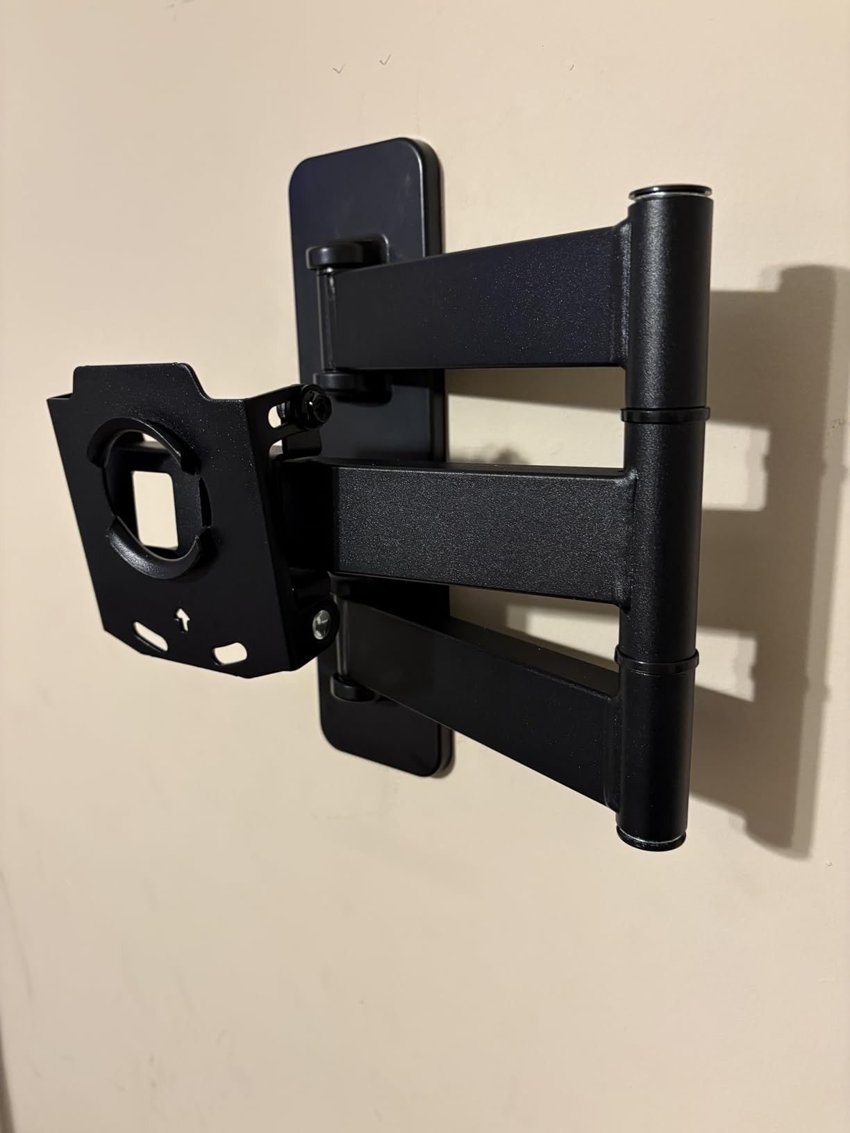 Amazon Basics Full Motion Articulating TV Wall Mount, with Swivel and Tilt, for 26