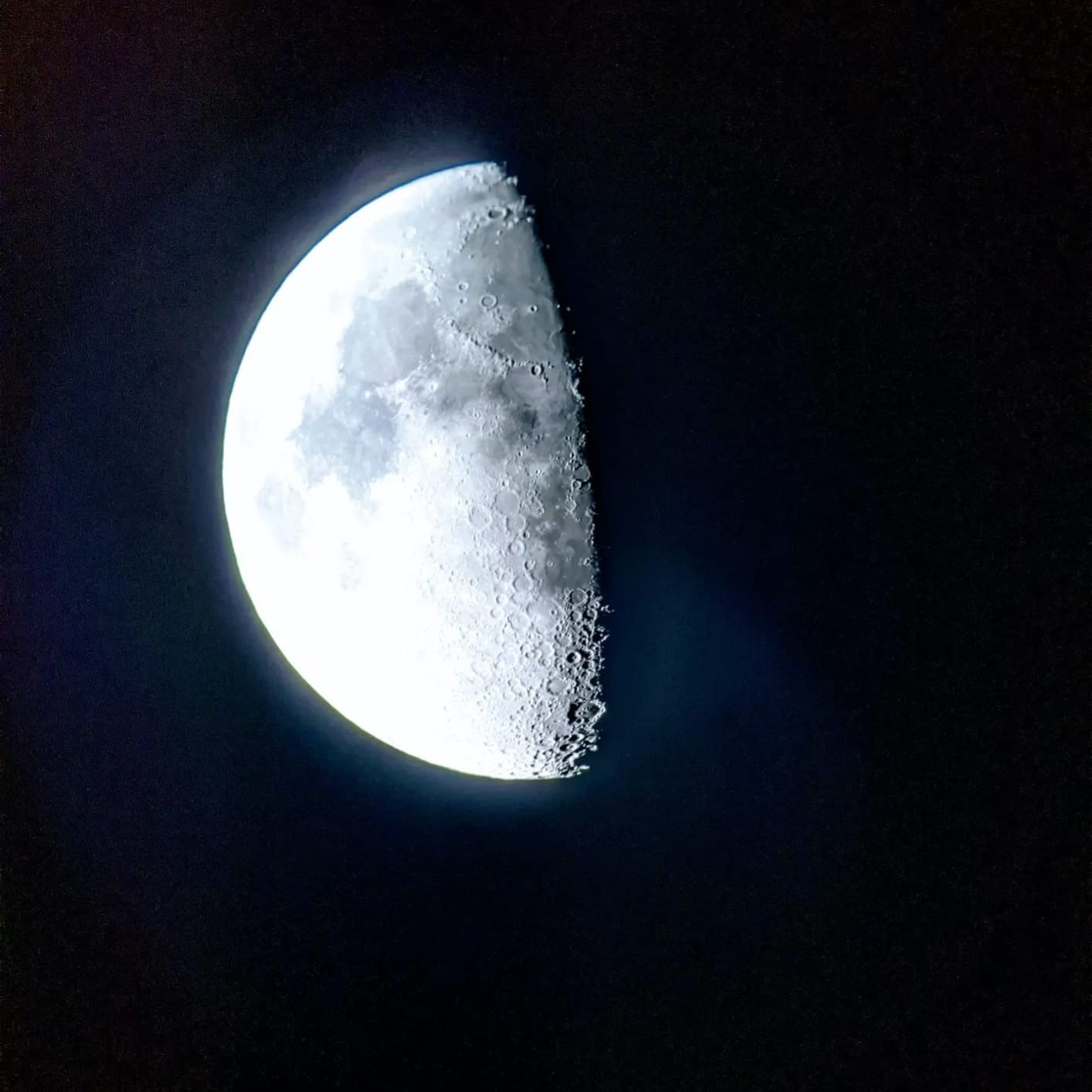 Celestron Astro Fi 102 Maksutov-Cassegrain WiFi Telescope for Beginners | Smartphone Compatible WiFi Telescope, 102mm Maksutov Optics for Sharp Lunar & Planetary Views, Smartphone Operated customer photo 1