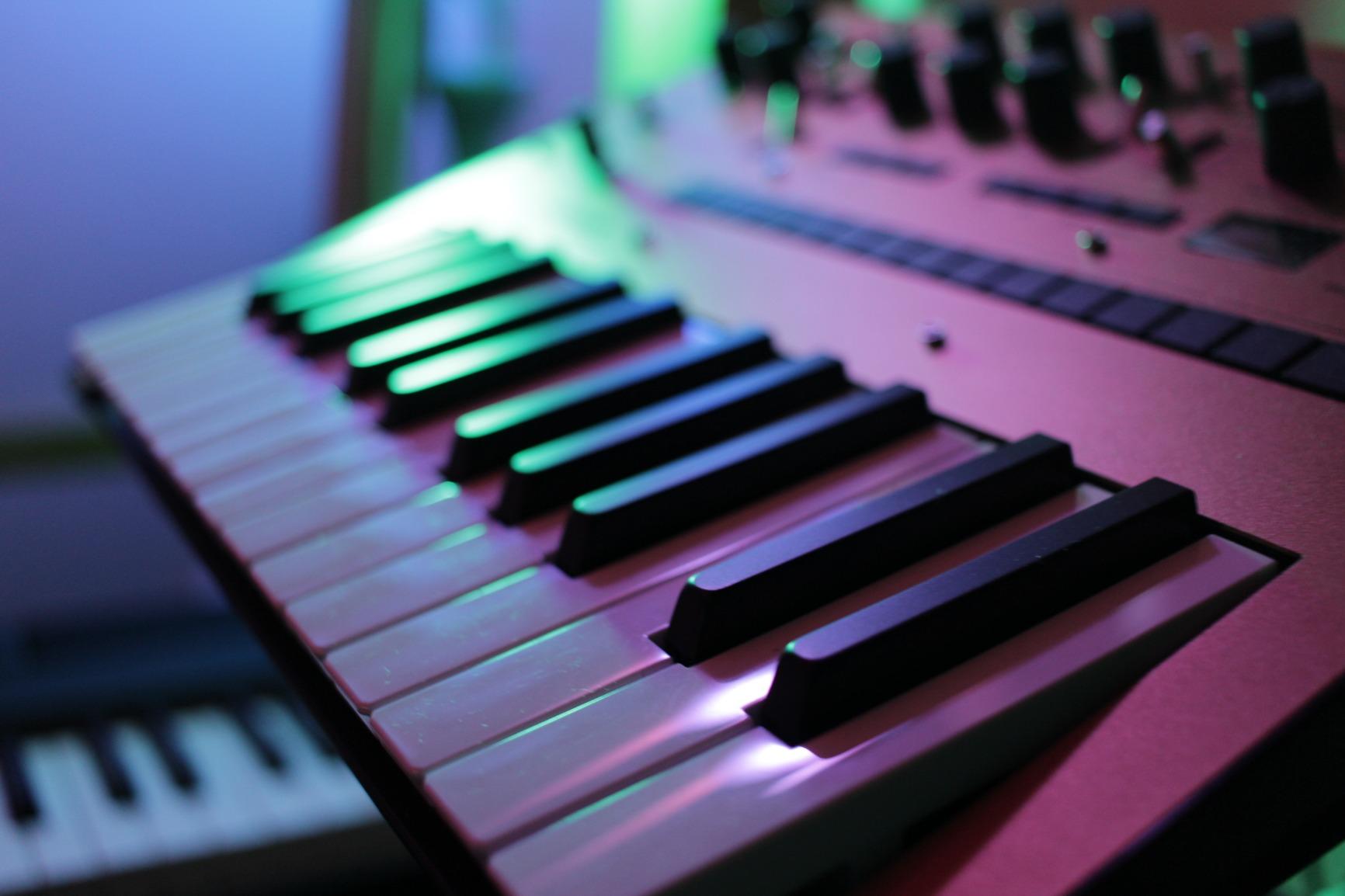 Korg monologue Monophonic Analog Synthesizer w/ 16-step Sequencer - Black customer photo 2